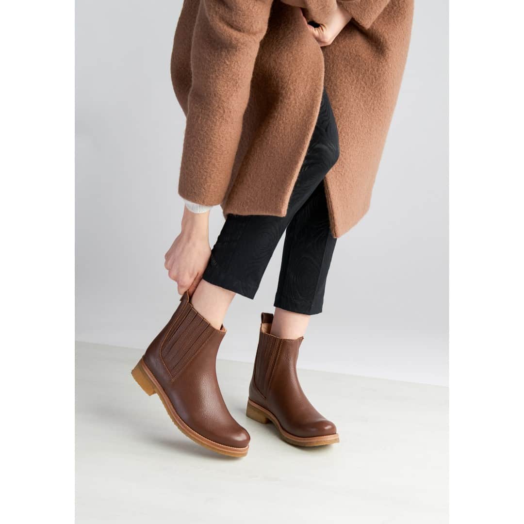 テーリポルキのインスタグラム：「Sunny day ahead! ☀️ The boot season is at it's best right now so be quickly and get yours before they're gone! ⠀⠀⠀⠀⠀⠀⠀⠀⠀ ⠀⠀⠀⠀⠀⠀⠀⠀⠀ #TERHIPÖLKKI #terhipölkkistore #kämpgarden #scandinaviandesign #finnishdesign #sustainable #sustainablefashion #designfromfinland #finnishfashion #footwear #shoes #boots #supportyourlocal」
