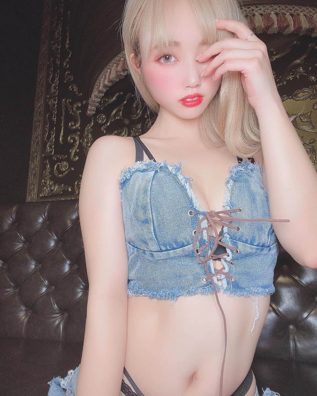 yokoのインスタグラム：「. おはよう🥀 . . . . . . . . . . #エンタメ活動を止めない #アジア一のエンターテインメント #burlesque#burlesque lesquetokyo#バーレスク東京#ダンサー#透明少女#model#hairmake#makeup#love#ootd#fashion#instagood#instalike#instafashion#tokyo#white #오오티디‭#셀카#메이크업#머리스타그램 #お洒落さんと繋がりたい#カメラ好きな人と繋がりたい#モデル#東京」