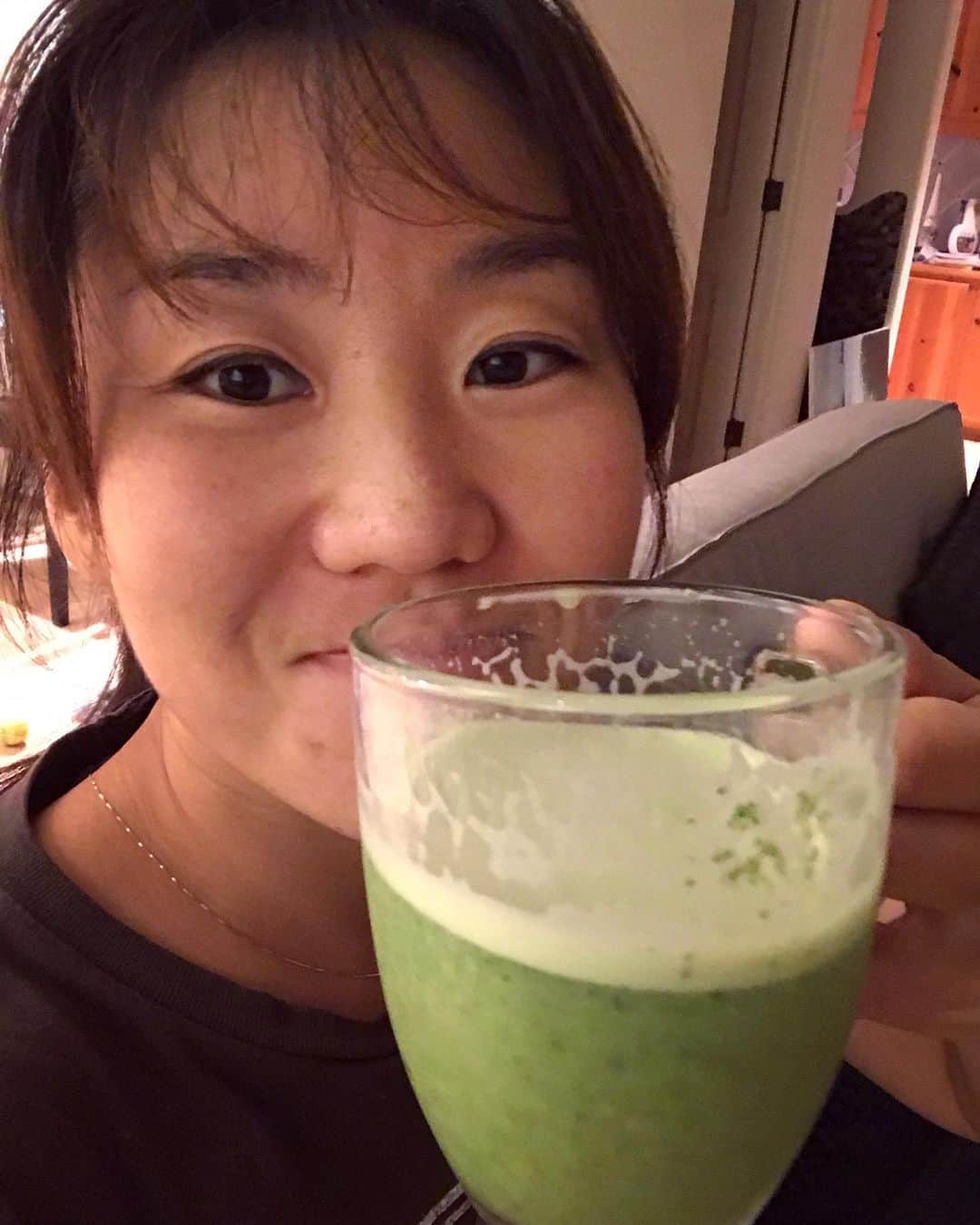 キム・インキョンのインスタグラム：「모두 안녕하셨죠 😊 오랜만이에요~ 그동안 코로나도 그렇지만 부상이 있어서 조용히 지내고 있습니다. 크게 걱정하실 정도는 아니에요. 오히려 재충전하는 시간이 되고 있어요. 요즘 같은 시기에도 자신의 자리에서 최선을 다하시는 분들의 모습에 힘이나고 감사한 마음이듭니다. 혹시 지치신분들의 마음도 편안하셨으면 좋겠습니다🌸 Long time no see! I have been wanting say Hello 😍 I am doing well! I needed to do less of everything... But I haven’t forgotten you. Thanks for the continuing support and positivities, Big Hugs and Air kisses 🌸 #2020#오늘」