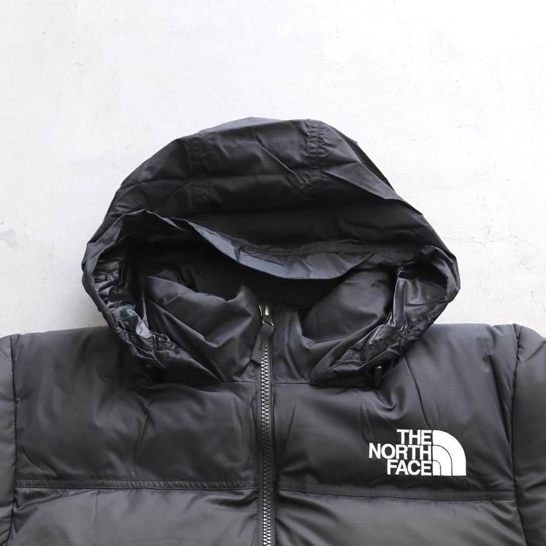 wonder_mountain_irieさんのインスタグラム写真 - (wonder_mountain_irieInstagram)「［ #wm_ladies ］ THE NORTH FACE / ザ ノース フェイス “Short Nuptse Jacket” ￥35,200- _ 〈online store / @digital_mountain〉 https://www.digital-mountain.net/shopbrand/thenorthfacewomen/ _ 【オンラインストア#DigitalMountain へのご注文】 *24時間受付 *15時までのご注文で即日発送 * 1万円以上ご購入で送料無料 tel：084-973-8204 _ #THENORTHFACE #ザノースフェイス #ノースフェイス #TNF #NuptseJacket _ We can send your order overseas. Accepted payment method is by PayPal or credit card only. (AMEX is not accepted)  Ordering procedure details can be found here. >>http://www.digital-mountain.net/html/page56.html  _ 本店：#WonderMountain  blog>> http://wm.digital-mountain.info _ 〒720-0044  広島県福山市笠岡町4-18  JR 「#福山駅」より徒歩10分 #ワンダーマウンテン #japan #hiroshima #福山 #福山市 #尾道 #倉敷 #鞆の浦 近く _ 系列店：@hacbywondermountain _」11月9日 16時35分 - wonder_mountain_