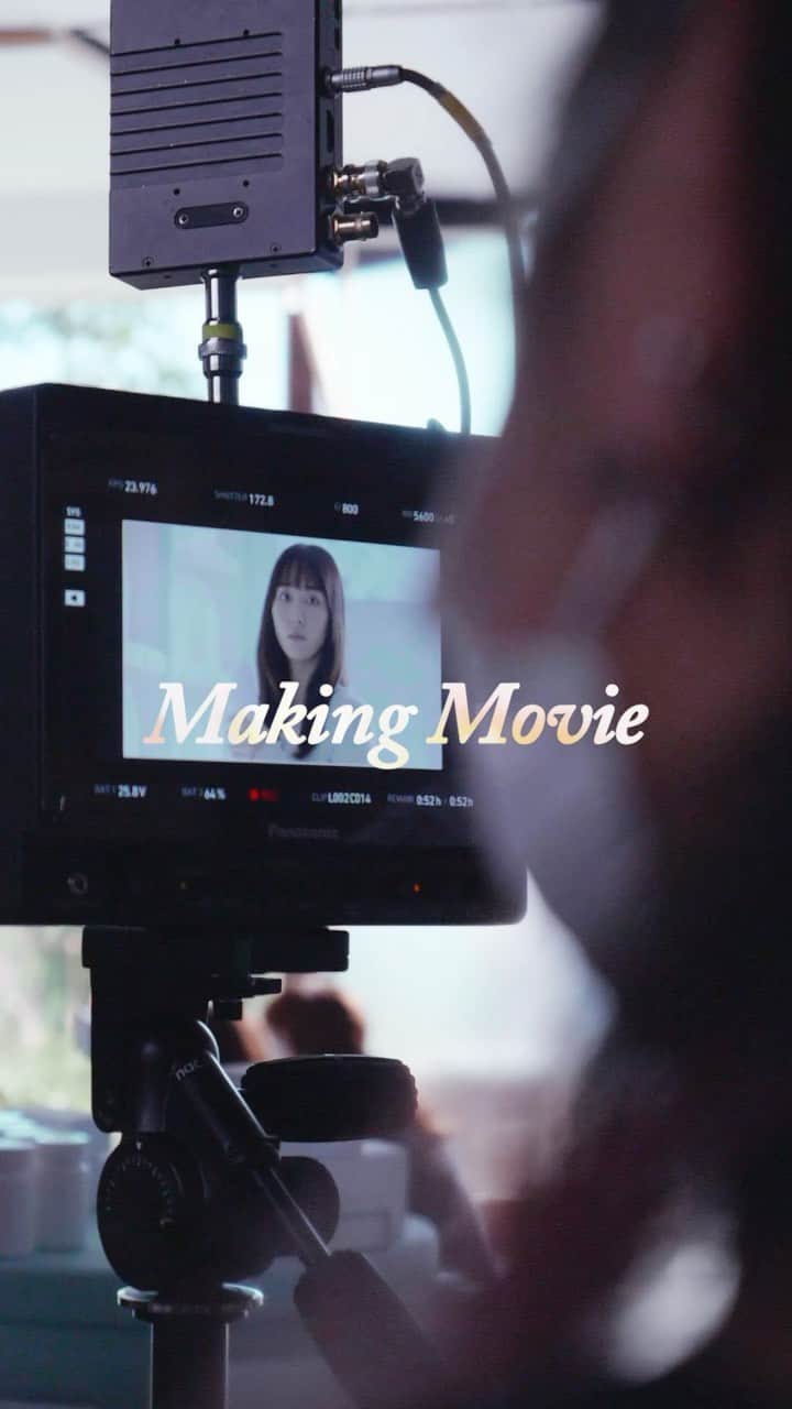 ソフラン アロマリッチ（AromaRich）のインスタグラム：「✨スペシャルメイキング映像をお届け✨﻿ ﻿ #新垣結衣 さん出演のCMやインタビューの撮影裏を大公開🎉﻿ 新垣結衣さんの貴重な一面や撮影風景など見どころたっぷりの映像となっています！﻿ ﻿ CMはハイライトに設置していますので、メイキングを見たら、ぜひもう一度ご覧になってみてくださいね♪﻿ 違った見方ができるかもしれません✨﻿ ﻿ #ガッキー #メイキング #CM #コマーシャル﻿ #アロマリッチ #aromarich #ソフランアロマリッチ﻿ #ライオン #LION﻿ #香り #いい香り #花の香り﻿ #洗濯 #洗濯物 #お洗濯 #花のある生活 #花のある暮らし﻿ #丁寧な暮らし #暮らしを整える #香りのある暮らし #日々の暮らし #暮らしを楽しむ﻿ #アロマリッチのある生活﻿ #アロマミックス﻿ #アロマリッチジュリエット﻿ #アロマリッチスカーレット﻿ #アロマリッチダイアナ﻿ #アロマリッチサラ﻿ #アロマリッチベル」