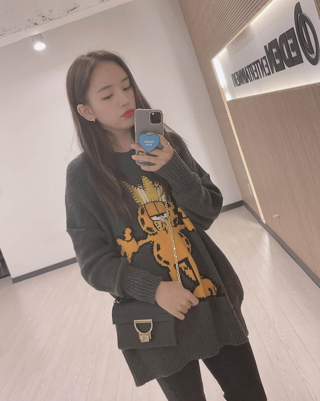 ペク・アヨンのインスタグラム：「얍😆✌🏻」