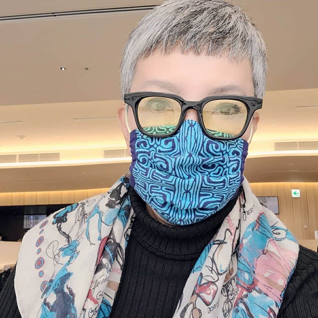 ピーターさんのインスタグラム写真 - (ピーターInstagram)「肩関節周囲炎。  かなり肩の具合が悪いので…  今日も整形外科にて リハビリ。  ヒアルロン酸を肩に注射💉‼️ 怖い(笑)  毎年楽しみにしてる 猪苗代の 「つちや農園」から取り寄せた新米。  『ゆうだい21』  玄米を精米機で精米して、そのまま炊飯。 甘くてもっちりしてて 最高～‼️  おかずはシンプルに  ☆豚バラと長ネギの塩麹炒め  ☆胡瓜の浅漬け  　　　慎之介拝  #ピーター #池畑慎之介 #新米 #つちや農園 #猪苗代 #精米機 #甘くてもっちり #肩痛い」11月9日 16時50分 - oziba1952