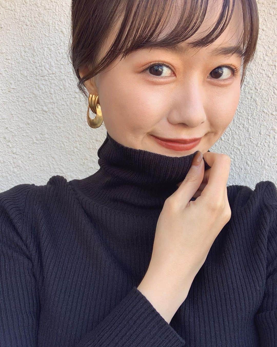 奥平真衣のインスタグラム：「タートルネックの季節🧶」
