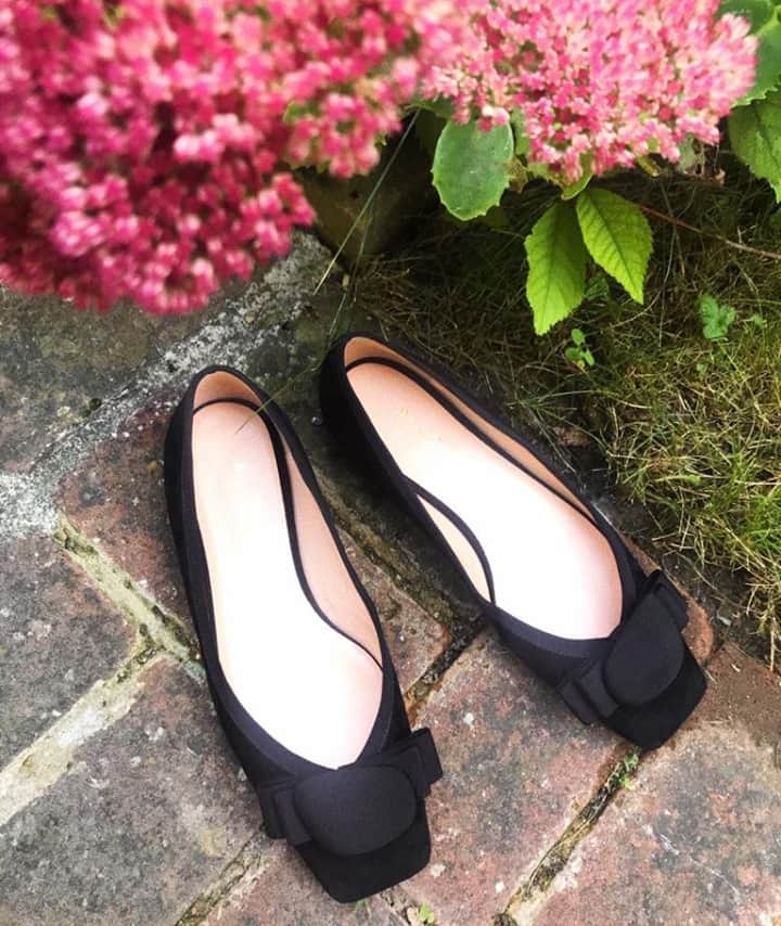 ルパートサンダーソンのインスタグラム：「Ballet Shoes I Ace in Black Suede I Styled by @alexandrafullerton I Discover more about the history of the ballet pump on our journal I #BalletShoes #BalletPumps #Ace #RupertSanderson」