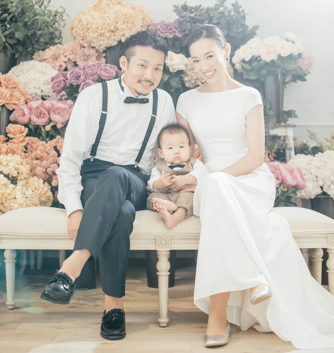 ラヴィ•ファクトリーさんのインスタグラム写真 - (ラヴィ•ファクトリーInstagram)「【写真で叶える結婚式】 . 愛するお子さまも一緒に、愛に満ちた撮影を*  ご家族の幸せ、大切な思い出をお写真として残すこと。 今というかけがえのない瞬間は いつまでも色褪せない美しい思い出に.. —————— ラヴィファクトリー金沢: @kanazawa_laviephotography  Photographer:@guppy_photograph  AREA:JAPAN,KANAZAWA —————— @laviefactoryをフォローして #laviefactory #ラヴィファクトリー のハッシュタグをつけて お写真を投稿してみてくださいね✳︎ . こちらの公式IG（@laviefactory） で取り上げさせていただきます✨ #wedding#weddingphotography #ラヴィファクトリー #laviefactory #photo #生きる写真 #ハートのある写真 #instawedding #結婚写真 #ウェディング #ウェディングフォト #撮影指示書 #前撮り #プレ花嫁 #結婚準備 #写真好きな人と繋がりたい #フォトウェディング #卒花 #前撮り #後撮り #ウェディングニュース #プラコレ #関西花嫁 #パパママ婚 #ファミリーフォト #チャペルフォト親子写真 #金沢花嫁 #赤ちゃんのいる生活」11月9日 17時12分 - laviefactory