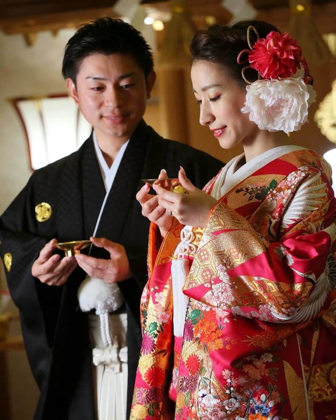 マリエカリヨン名古屋さんのインスタグラム写真 - (マリエカリヨン名古屋Instagram)「@marieecarillon . 日本の伝統美を彩る和装で、 おふたりだけの特別な時間を＊* 伝統的な儀式で、心に残る和婚を お手伝いさせていただきます◎ . ▼ブライダルフェアは インスタのTOPからご予約が出来ます⚐ ＞＞＞ @marieecarillon . マリエカリヨン名古屋では、 お客様の安心安全を考慮して、 業界のガイドラインに沿って、 感染症対策を行ったうえで、 営業を行っております。 オンラインでのご相談も受け付けておりますので、 お気軽にお問合せ下さい。 . ------------------ . @marieecarillonをフォローして #マリエカリヨン #マリエカリヨン名古屋 のハッシュタグをつけて お写真を投稿してみてくださいね✳︎ . こちらの公式IG（@marieecarillon） で取り上げさせていただきます♡ . #式場見学 #プレ花嫁 #結婚式場 #名古屋結婚式 #結婚式  #ウェディングドレス #カラードレス #挙式　#挙式レポ #結婚式レポ #チャペル #大聖堂  #卒花嫁 #式場迷子 #披露宴 #結婚式準備 #日本中の花嫁さんと繋がりたい #東海プレ花嫁 #名古屋花嫁 #プレ花嫁準備 #東海花嫁 #ドレス迷子 #入籍 #前撮り #後撮り #和装 #和婚 #色打掛」11月9日 17時12分 - marieecarillon