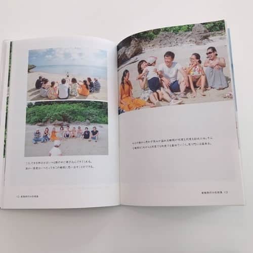 Photobackさんのインスタグラム写真 - (PhotobackInstagram)「本日ご紹介するのは、 浅野千通子（あさのちづこ） (@chizuppp)さまの作品📚 ご家族で訪れた旅行の 模様をおさめた一冊です💐 . 『昨年夏に初めて両親、 姉家族、私たち家族と妹の家族10人 全員があつまって、 石垣島旅行に行きました。 . 旅先でとてもよいお写真を 撮っていただいたので、 アルバムにしようと 思っていましたが 後回し後回しになり、 気づけば1年が経っていました。 . この春、一緒に旅を楽しんだ姉が亡くなり、 家族みな深い哀しみの中にいました。 そんな時、姉と過ごした 石垣島旅行の事を思い出し、 姉との思い出を振り返りながら、 写真を選び、言葉を綴りました。 . アルバムはまるで一冊の本のようで、 ページを開くたび、 いつでもあの日に 戻って姉をそばに 感じることができます。 家族もみな喜んでくれて、 本当に作ってよかったと思います。』 と、浅野千通子（あさのちづこ） (@chizuppp)さま🌱 . とても深い想いが詰まった 作品をつくっていただき ありがとうございます。 お写真もどれも 仲の良さが溢れ出ている ものばかりで誰が見ても ほっこりする 一冊になっています🥰 . このフォトブックが ご家族にとって 特別な一冊に なれたことが とてもうれしいです😌 . 今回の作品では、 LIFEの24ページが 使用されています📗 日常を気軽に切り取ることも 大切に収めておきたい一冊にも どんなシーンにもぴったりな Photobackで長年人気な アイテムの一つです😊 . 浅野千通子（あさのちづこ） (@chizuppp)さま、 今回は素敵な作品を ありがとうございました🌿 . #photoback #フォトバック #フォトアルバム #フォトブック #フォトブックづくり #アルバム #photo #写真 #photoback作品紹介2020 #LIFE #作品集 #家族 #ファミリー #離島 #石垣島 #沖縄 #家族旅行 #旅行 #夏の思い出」11月9日 17時13分 - photoback.jp