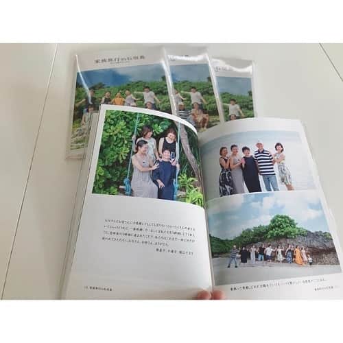 Photobackさんのインスタグラム写真 - (PhotobackInstagram)「本日ご紹介するのは、 浅野千通子（あさのちづこ） (@chizuppp)さまの作品📚 ご家族で訪れた旅行の 模様をおさめた一冊です💐 . 『昨年夏に初めて両親、 姉家族、私たち家族と妹の家族10人 全員があつまって、 石垣島旅行に行きました。 . 旅先でとてもよいお写真を 撮っていただいたので、 アルバムにしようと 思っていましたが 後回し後回しになり、 気づけば1年が経っていました。 . この春、一緒に旅を楽しんだ姉が亡くなり、 家族みな深い哀しみの中にいました。 そんな時、姉と過ごした 石垣島旅行の事を思い出し、 姉との思い出を振り返りながら、 写真を選び、言葉を綴りました。 . アルバムはまるで一冊の本のようで、 ページを開くたび、 いつでもあの日に 戻って姉をそばに 感じることができます。 家族もみな喜んでくれて、 本当に作ってよかったと思います。』 と、浅野千通子（あさのちづこ） (@chizuppp)さま🌱 . とても深い想いが詰まった 作品をつくっていただき ありがとうございます。 お写真もどれも 仲の良さが溢れ出ている ものばかりで誰が見ても ほっこりする 一冊になっています🥰 . このフォトブックが ご家族にとって 特別な一冊に なれたことが とてもうれしいです😌 . 今回の作品では、 LIFEの24ページが 使用されています📗 日常を気軽に切り取ることも 大切に収めておきたい一冊にも どんなシーンにもぴったりな Photobackで長年人気な アイテムの一つです😊 . 浅野千通子（あさのちづこ） (@chizuppp)さま、 今回は素敵な作品を ありがとうございました🌿 . #photoback #フォトバック #フォトアルバム #フォトブック #フォトブックづくり #アルバム #photo #写真 #photoback作品紹介2020 #LIFE #作品集 #家族 #ファミリー #離島 #石垣島 #沖縄 #家族旅行 #旅行 #夏の思い出」11月9日 17時13分 - photoback.jp
