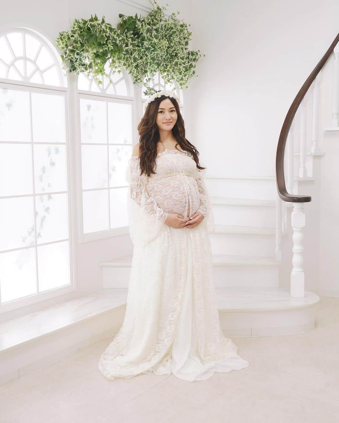 のインスタグラム：「この時すでに出産1ヶ月前を切っていた頃なのですが🤰せっかくなのでマタニティフォトも撮っていただきました✨📷🌟🌹 #matanityphoto #マタニティフォト #妊娠9ヶ月 #妊娠35週 #臨月直前 #プレママ #女の子ベビー #妊婦」
