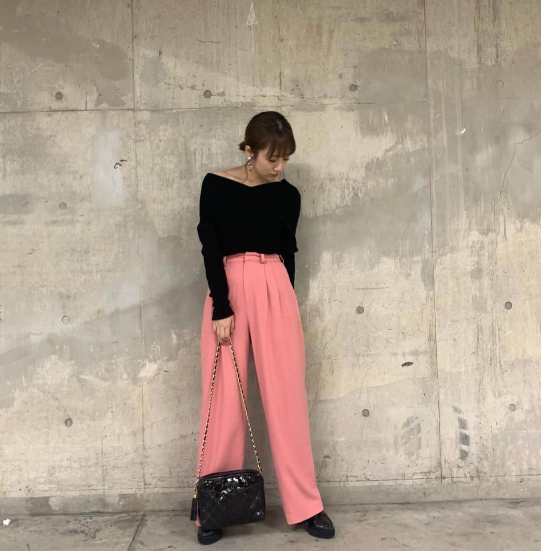 高橋みなみさんのインスタグラム写真 高橋みなみinstagram 私服これまた最近ハマってるパンツコーデです Clane Official のパンツが色も形もタイプすぎてゲット 私は基本 バッグはヴィンテージの物が好きで昔からちょこちょこ集めています このchanelも