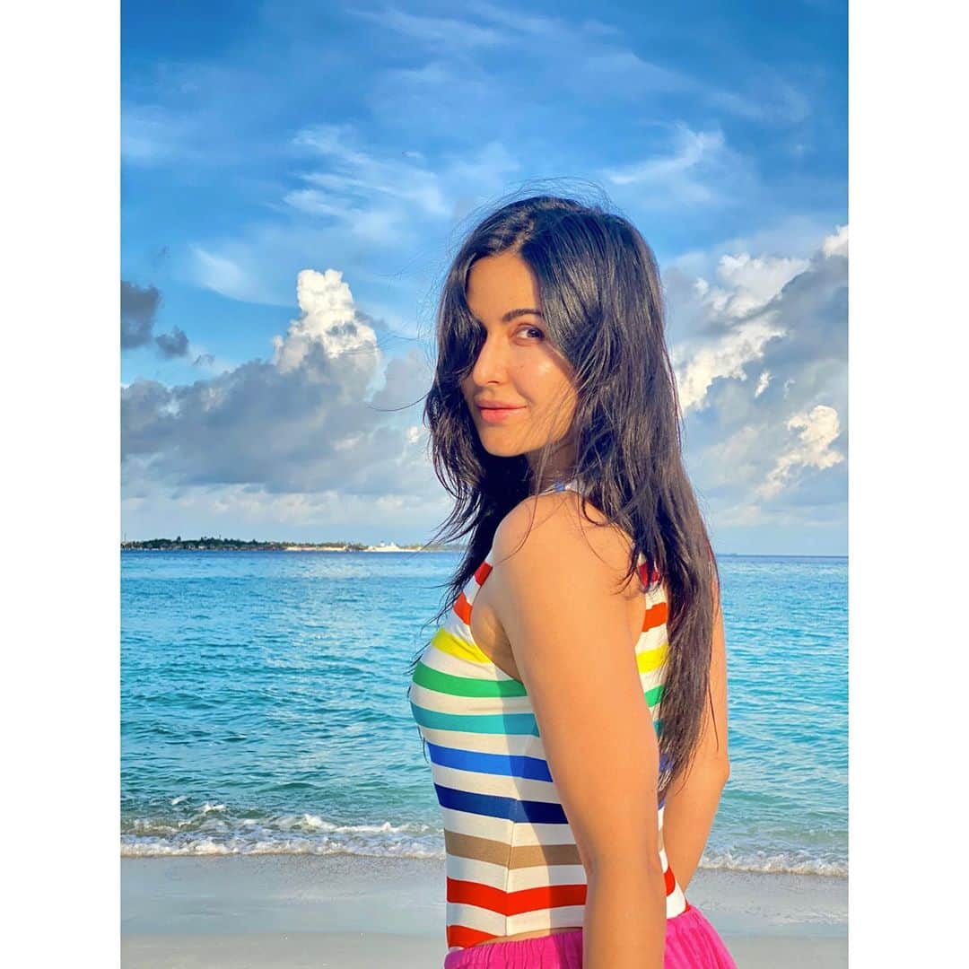 カトリーナ・カイフのインスタグラム：「So amzinggg to be in Maldives 🇲🇻 for shoot 💙💛🤍 #lovemyjob #grateful」