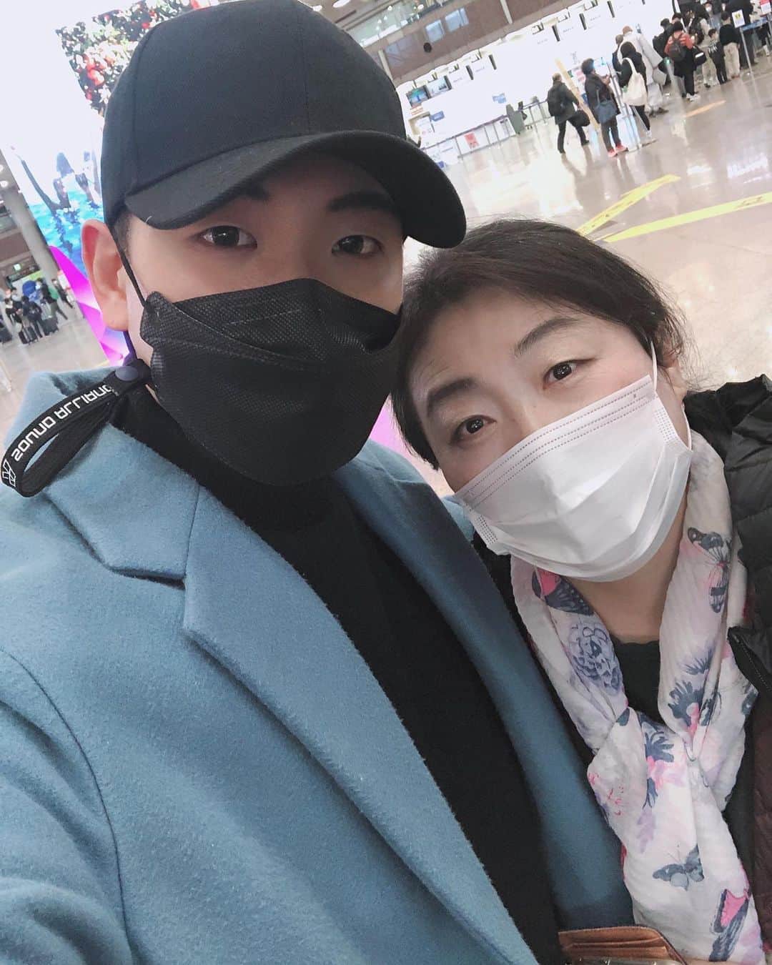 ヒョクジン のインスタグラム：「휴가 😎」
