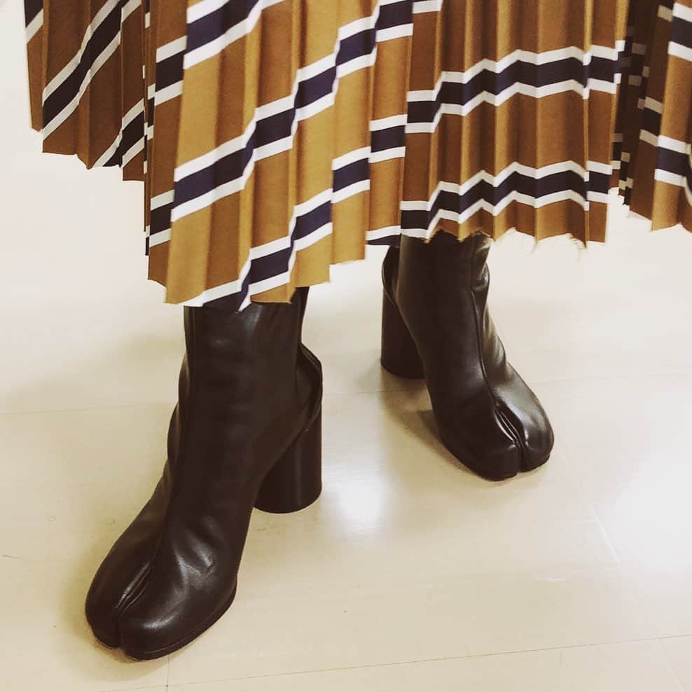 内田恭子さんのインスタグラム写真 - (内田恭子Instagram)「ついにtabi boots debut! 履き心地もいいし、歩きやすいし、すでに今シーズン大活躍です。  Boots Maison Margiela  #ブーツの季節　#ブーツ　#boots #tabiboots #maisonmargiela」11月9日 17時39分 - kyoko.uchida.official