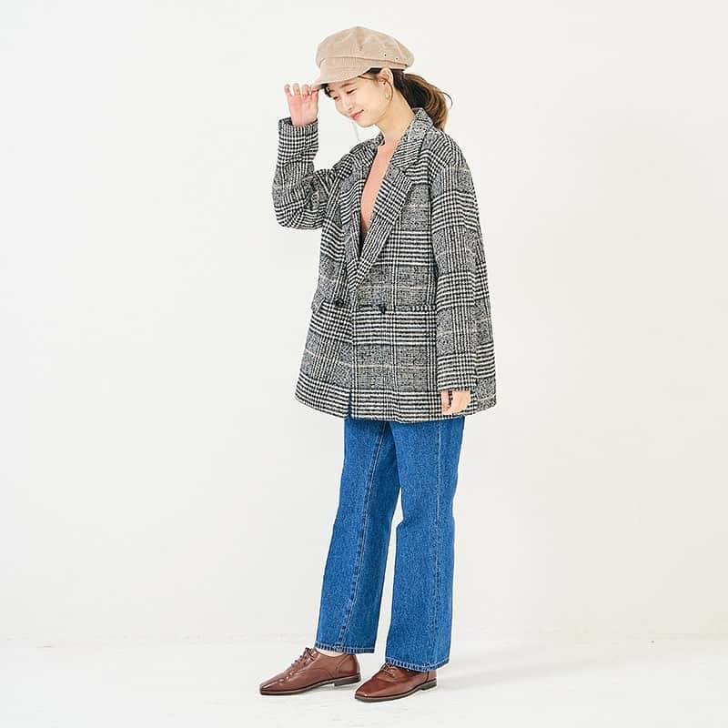 orientaltrafficさんのインスタグラム写真 - (orientaltrafficInstagram)「.﻿ #スクエアトゥレースアップシューズ﻿ ¥6,900+tax﻿ ﻿ ﻿ 〈ORiental TRaffic〉﻿ ﻿ ﻿ 幅広のスクエアトゥがモードな印象のレースアップシューズは、シーズンレスで使えるブラックと赤みがかったブラウンの2色展開。﻿ 柔らかい素材で足当たりが良く、履き心地も抜群。﻿ インソールは取り外し可能なのでファーの中敷に変えれば冬でも暖かく履けるのが嬉しい。﻿ ﻿ ﻿ ﻿ #orientaltraffic#オリエンタルトラフィック﻿ #ortr#ortr2020aw#靴#shoes#新作#pumps#パンプス#レースアップシューズ#フラットパンプス#フラットパンパス#2020aw#2020AW#ootd#今日のコーデ#秋冬新作#fashion#足元倶楽部#new#newin#newarrival#秋コーデ#apparel#コーディネート#LOOK#look#今日の足元﻿」11月9日 17時53分 - orientaltraffic_official
