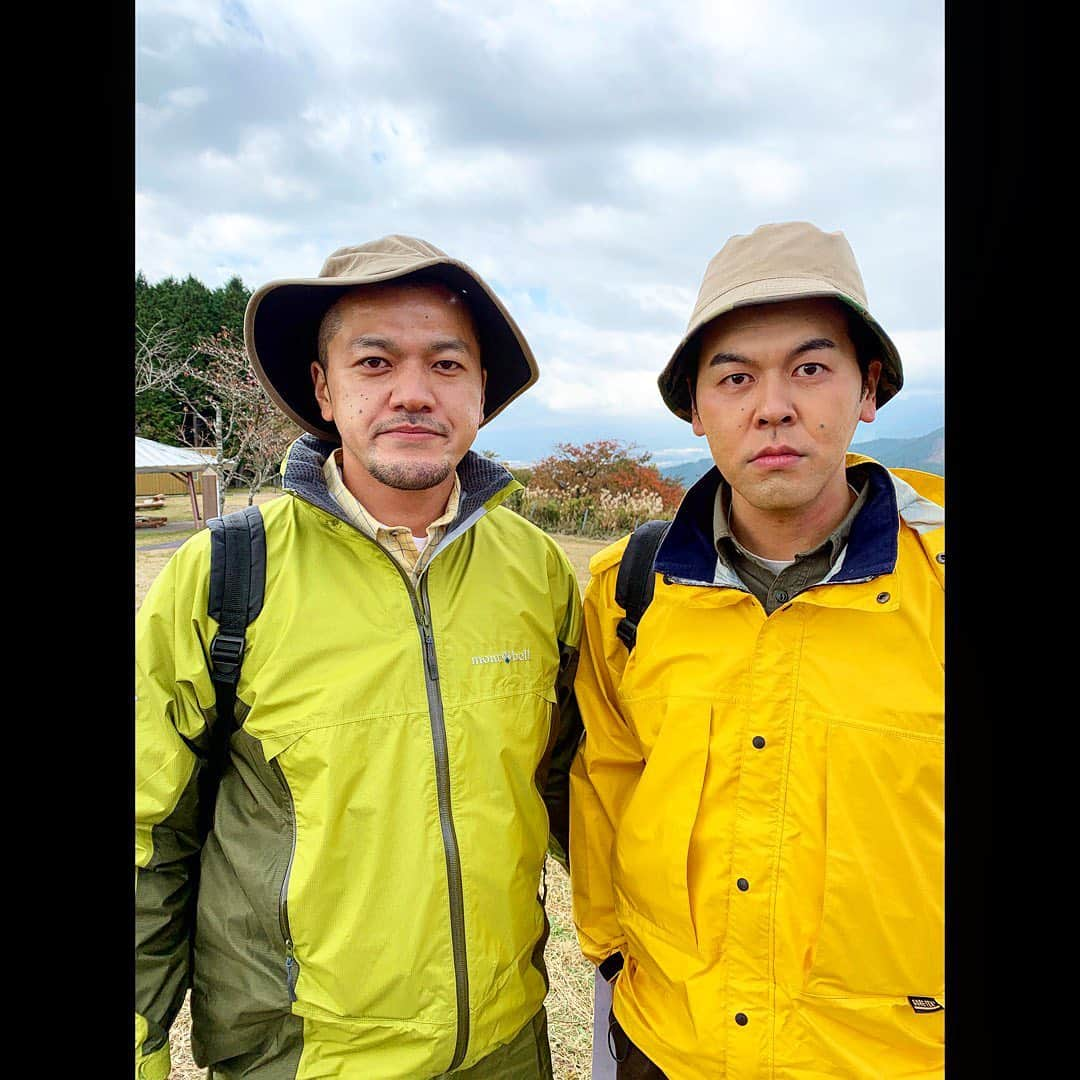 土佐卓也さんのインスタグラム写真 - (土佐卓也Instagram)「今日の家族写真 「土佐兄弟❗️兄とロケ❗️詳細は追って✨」 卓也  #土佐兄弟 #家族写真 #カミナリ  #まなぶ さん #山  #CultureZ #文化放送 #あるある土佐カンパニー #土佐カン #木村拓哉 さん #リスペクト #キムタク #takuyakimura  #キムタクInstagram考察 #リールに毎日更新中 #staysafe  #staypositive」11月9日 17時47分 - takuyatosa1