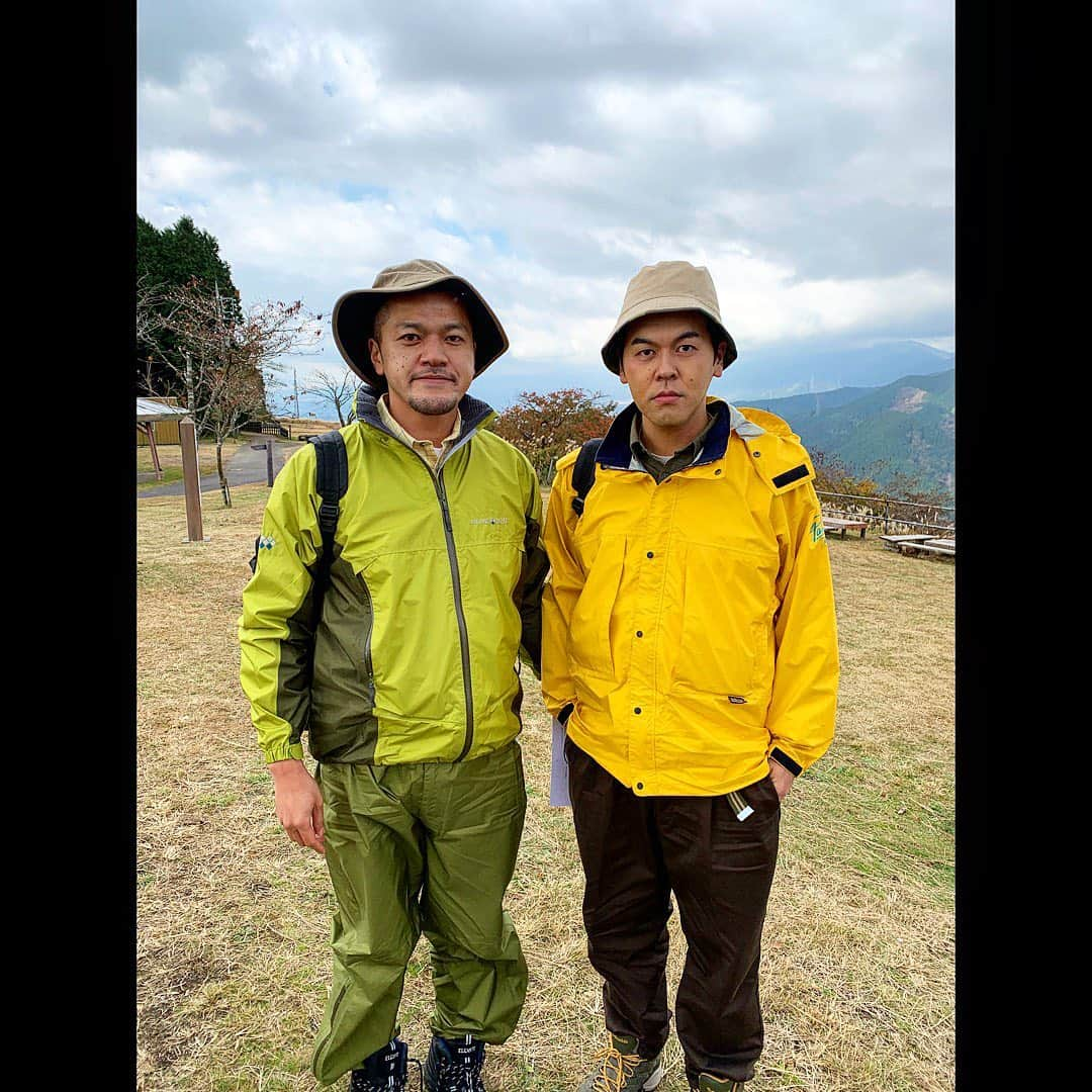 土佐卓也さんのインスタグラム写真 - (土佐卓也Instagram)「今日の家族写真 「土佐兄弟❗️兄とロケ❗️詳細は追って✨」 卓也  #土佐兄弟 #家族写真 #カミナリ  #まなぶ さん #山  #CultureZ #文化放送 #あるある土佐カンパニー #土佐カン #木村拓哉 さん #リスペクト #キムタク #takuyakimura  #キムタクInstagram考察 #リールに毎日更新中 #staysafe  #staypositive」11月9日 17時47分 - takuyatosa1