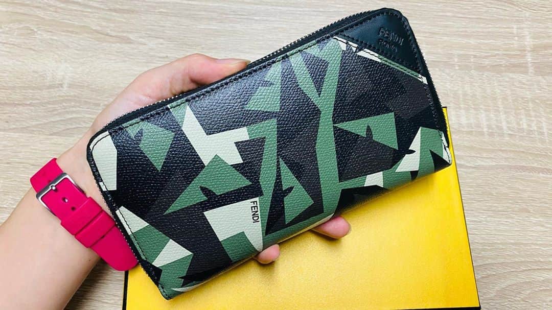 竹原三貴のインスタグラム：「New wallet👛 お財布を新しく買いました！ 可愛くて一目惚れ✨ FENDIデビュー🥰  #fendiwallet #fendimonster #newwallet #財布 #長財布 #monster #フェンディ財布」
