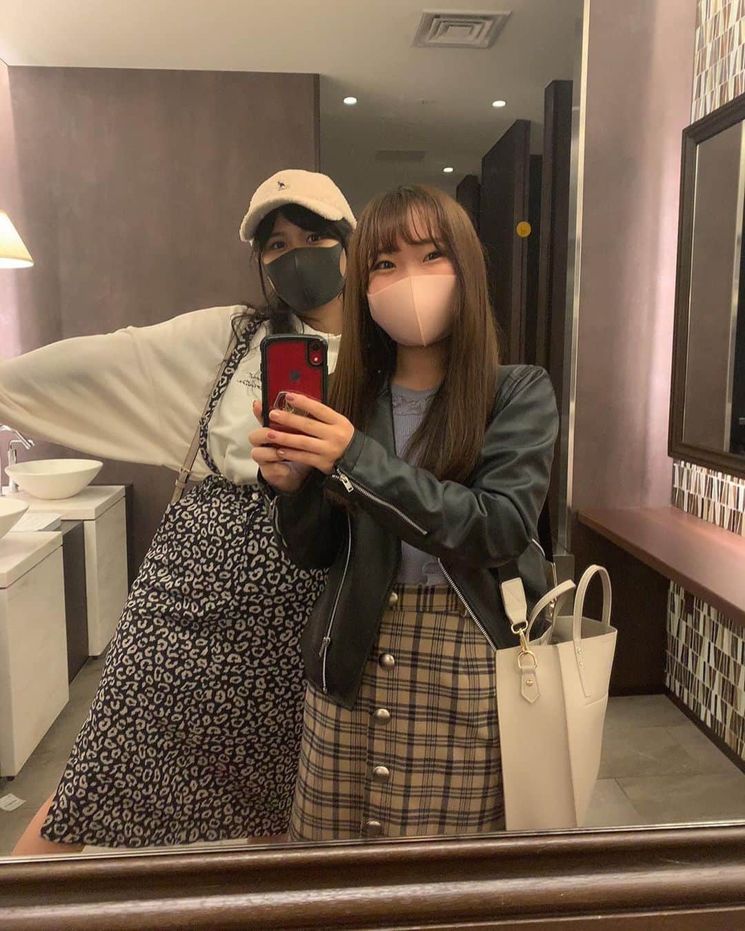 蒼山みことのインスタグラム：「しおりんとまたお出かけしたいな〜と思う今日この頃🥰   #newpost #photo #photography #過去pic #友達 #セルフィー #セルフィー女子 #自撮り #自撮り女子 #selfie #丸顔 #黒髪 #黒髪女子 #ミスid #ミスid2021 #タレント #グラビア #インスタグラビア #いいね #いいね返し #いいね返しは絶対 #lfl #l4l #likeforlikes #like4likes #instaphoto #instagood #follow #followｍe」
