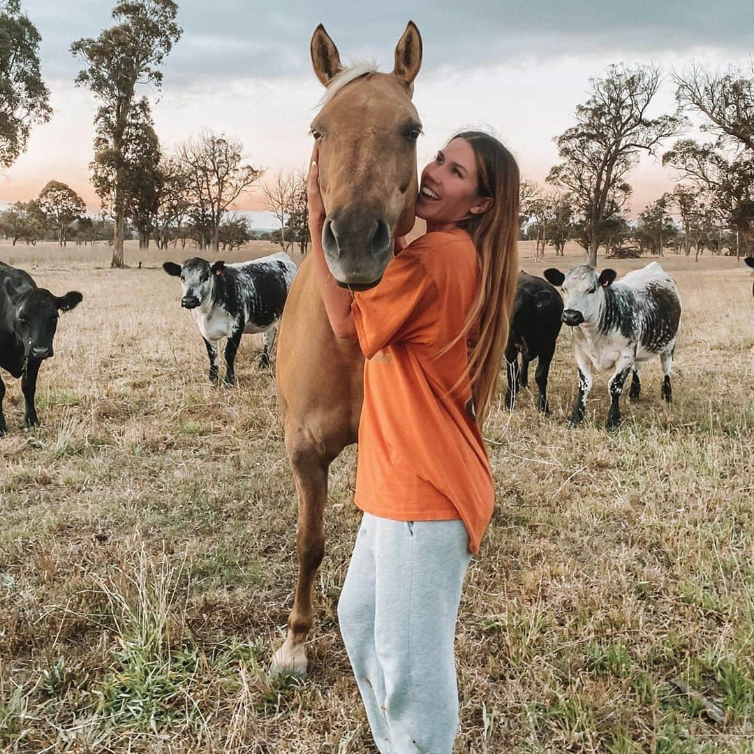 シャルロッテ・キャスリックさんのインスタグラム写真 - (シャルロッテ・キャスリックInstagram)「Goodbye cuddles 🥰」11月9日 17時59分 - charlottecaslick