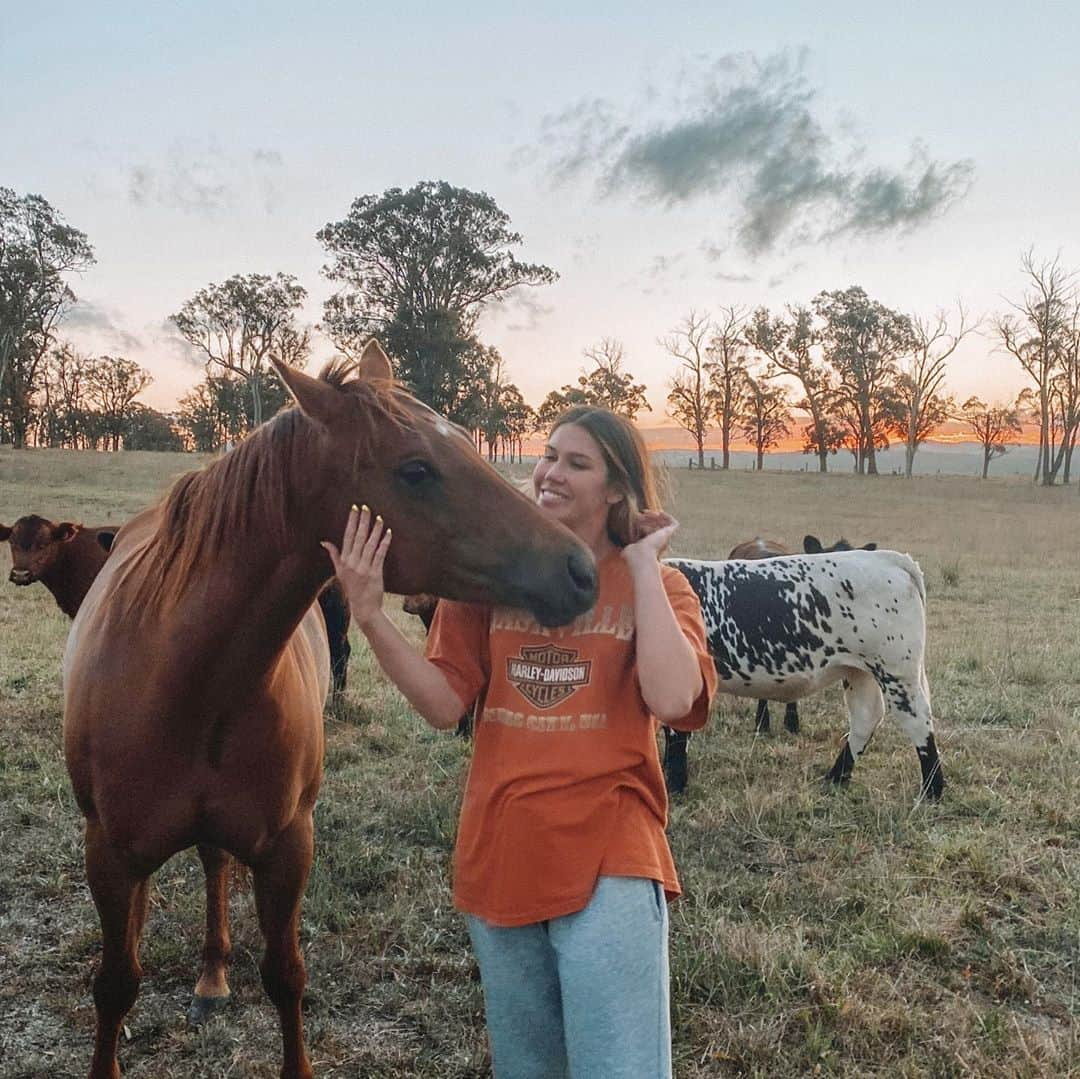 シャルロッテ・キャスリックさんのインスタグラム写真 - (シャルロッテ・キャスリックInstagram)「Goodbye cuddles 🥰」11月9日 17時59分 - charlottecaslick