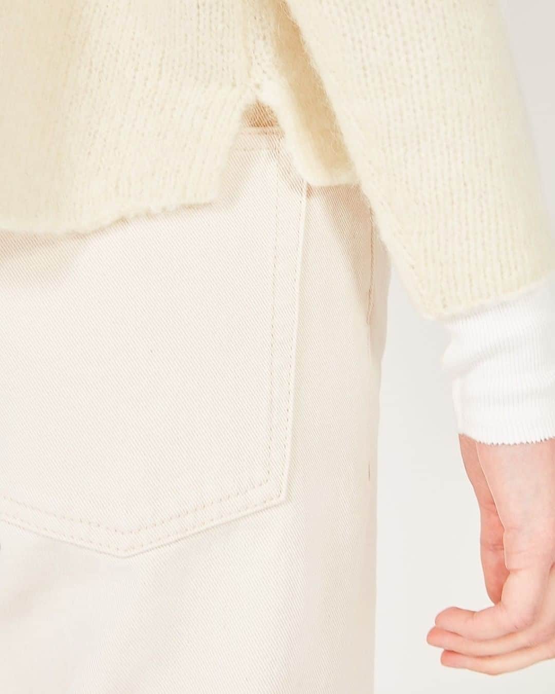 アメリカンビンテージのインスタグラム：「Cream camaïeu mixed with differents fabrics textures. ___ #AmericanVintage #FW20 #womenswear」