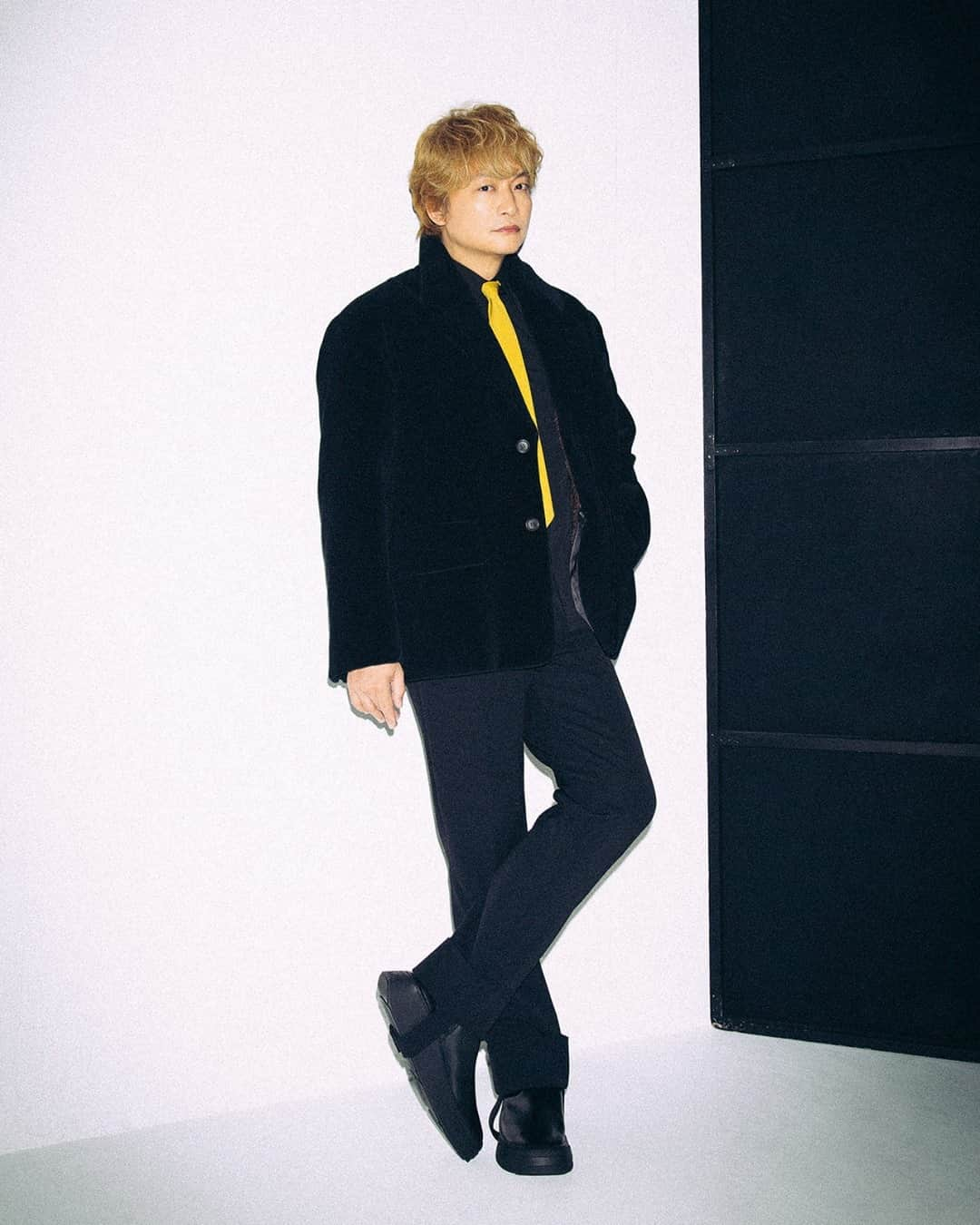 GQ JAPANさんのインスタグラム写真 - (GQ JAPANInstagram)「#GQarchive 香取慎吾（📸GQ JAPAN2020年11月号）  Photo: SASU TEI　 Styling: Tomoki Sukezane Hair&Make: Tatsuya Ishizaki  #ShingoKatori #香取慎吾 #誰かが見ている」11月9日 18時00分 - gqjapan