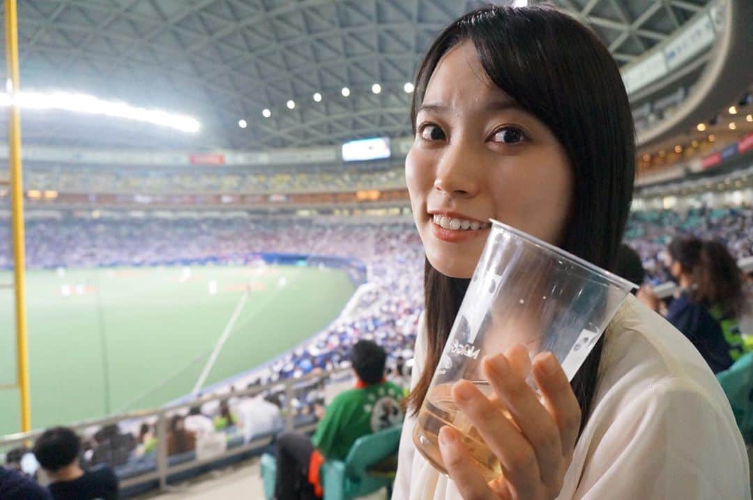 有坂菜恵子さんのインスタグラム写真 - (有坂菜恵子Instagram)「こんばんは🌇 今日は119番の日🚑でもあり、タピオカの日なんですって！ ってことで、先日載せたタピオカの写真の別ショットをインスタのストーリーに載せますので、ぜひぜひご覧ください😊✨  今日の写真のテーマは「野球観戦」⚾️ 先日、地元・ナゴヤドームに行ってきました👣 あまりスポーツ観戦するタイプではないのですが、誘われて行ってみましたー🎌 野球も応援も面白かったですが、観戦に来たらやっぱりビールでしょ🍻  ビール片手に、ポテト、牛丼、お好み焼き🍽 花より団子の有坂でした🍡  #ミスコン #ミスコンファイナリスト #ミスキャン #ファイナリスト #同女 #同志社女子大学 #ミス同女 #ミス同志社女子 #女子大生 #京田辺 #キャンパスライフ # #女子大生コーデ #女子大生の日常 #大学生 #野球観戦 #ビール女子 #ナゴヤドーム #ヤクルト戦」11月9日 18時03分 - missdwc20_5