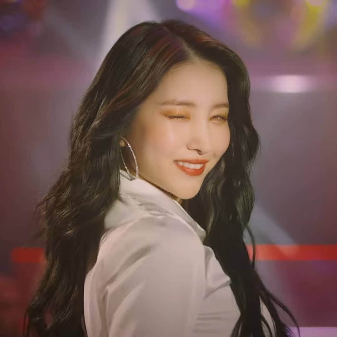 ソウォンさんのインスタグラム写真 - (ソウォンInstagram)「201109 ; "MAGO" official MV Screencaps #여자친구 #소원 #GFRIEND #SOWON — >>> WATCH AND STREAM THE MUSIC VIDEO. THE LINK CAN BE FOUND ON NY BIO AND INSTASTORY」11月9日 18時15分 - sowonation