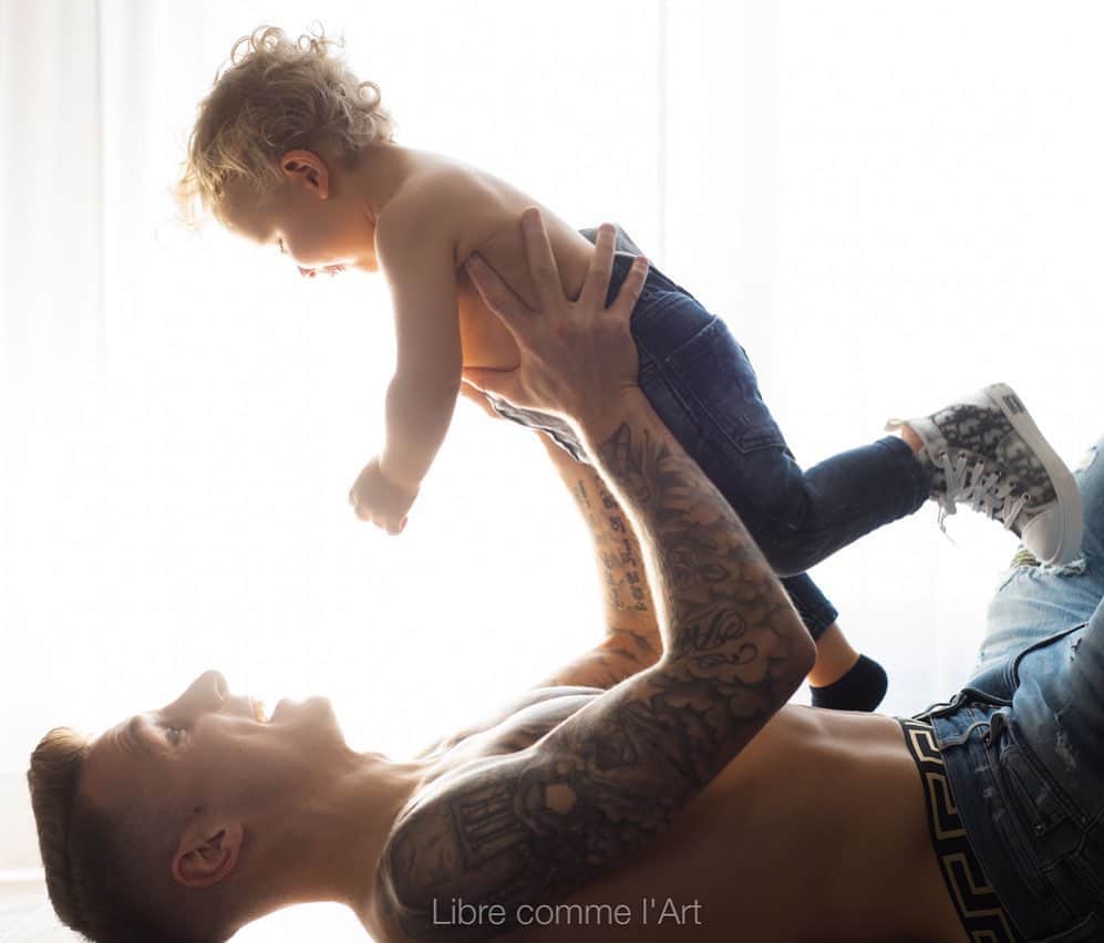リュカ・ディニュさんのインスタグラム写真 - (リュカ・ディニュInstagram)「🧸❤️ #dad #family #love」11月9日 18時17分 - lucasdigne