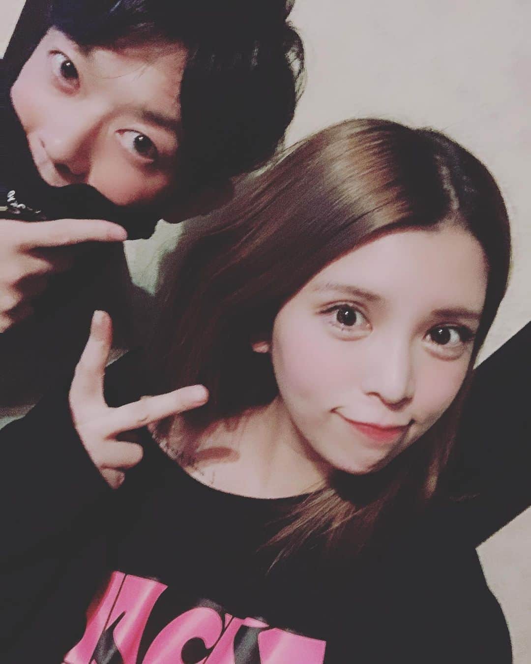 坂口杏里のインスタグラム：「オーナー木下ぱいせん！ 昨日色々ありどっと疲れ、 お店戻り爆睡してました…  本日も  Bar Cachette(カシェット) 東京都新宿区歌舞伎町2-11-7 メトロビル4階 営業時間 1:00～7:00  にてお待ちしておまります♥️🎉 楽しく飲みましょう♪ カラオケしましょう⭐️ きのぴー先輩と、待ってます🤚☀️笑」