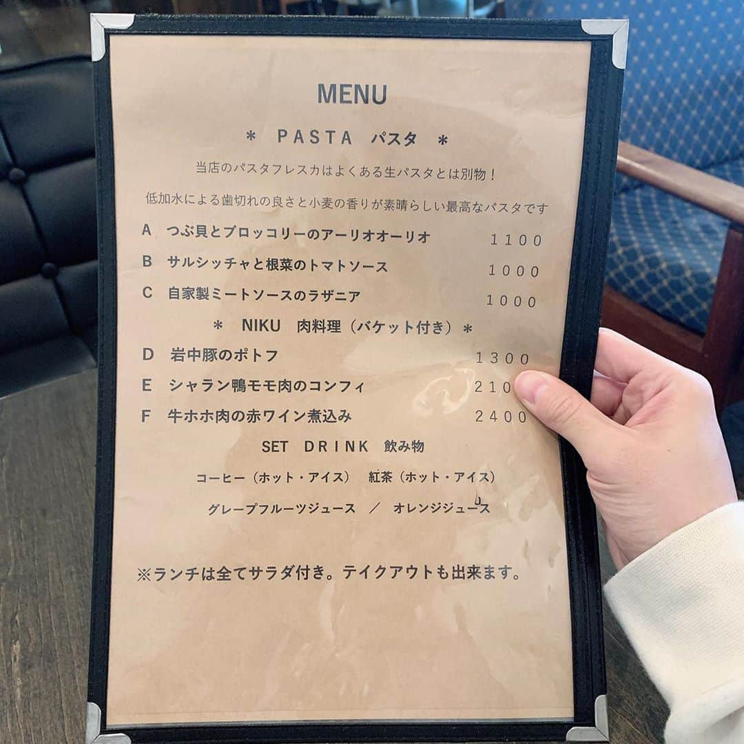 りょうくんグルメさんのインスタグラム写真 - (りょうくんグルメInstagram)「【錦糸町　TET Brasserie & Cafe】 絶品抹茶のガトーショコラ🍃 ㅤㅤㅤㅤㅤㅤㅤㅤㅤㅤㅤㅤㅤ 🏠#錦糸町　#TET 🚶‍♂️錦糸町駅徒歩8分 📖抹茶のガトーショコラ(¥650) アールグレイ(¥550) ㅤㅤㅤㅤㅤㅤㅤㅤㅤㅤㅤㅤㅤ めちゃくちゃ濃厚なガトーショコラ 抹茶粉がかかってて抹茶の苦味もあって最高に美味しい。上のホイップクリームと食べると美味しい。ずっしり食感。 サイズ感は普通かな。大きくはないけどねっとりずっしり系だから食べ応えあり。 ㅤㅤㅤㅤㅤㅤㅤㅤㅤㅤㅤㅤㅤ アールグレイとケーキが合う。 ポットで提供だから二杯分くらい！  食べログにカフェが15時からと書いてあったけど電話確認したらオープン時間からカフェ利用可能とのこと。 ㅤㅤㅤㅤㅤㅤㅤㅤㅤㅤㅤㅤ ランチも美味しいって有名なお店だからランチ食べてケーキも食べたら最高だね！ 店員さん優しい。 店内は落ち着いた雰囲気。 オープンで行ったからお客さん自分以外にいなかったけど、前回来た時は大人の女性多めだった！ ㅤㅤㅤㅤㅤㅤㅤㅤㅤㅤㅤㅤㅤ 久しぶりにきたけどうまかった！ これは抹茶好き行くべき！ オススメ！  定休日　火曜日  営業時間 ランチ 11:30～15:00(L.O14:30) ブラッセリー＆カフェ15:00～22:30(L.O21:30)  gotoeat対象店  東京都墨田区太平4-18-5 伊勢彦ビル 1F」11月9日 18時37分 - uryo1113