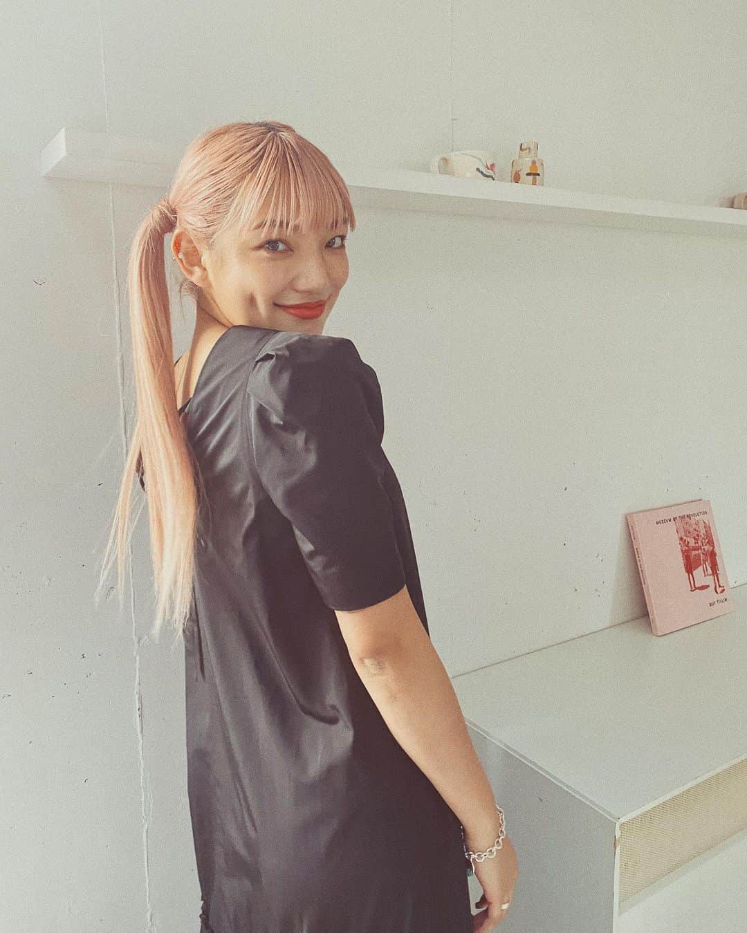 須田アンナのインスタグラム：「. お久しぶりのワンピース🖤」