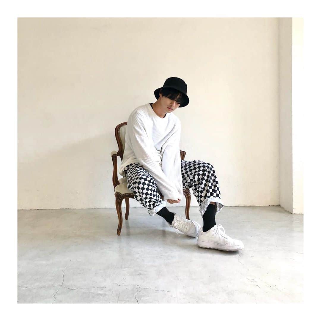 ロビンのインスタグラム：「今日も撮影お疲れ様でした。 楽しかった。 珍しく白ベースday  That’s a wrap for today!  📸 @abekenta_   #fashionshooting #fashion #white」