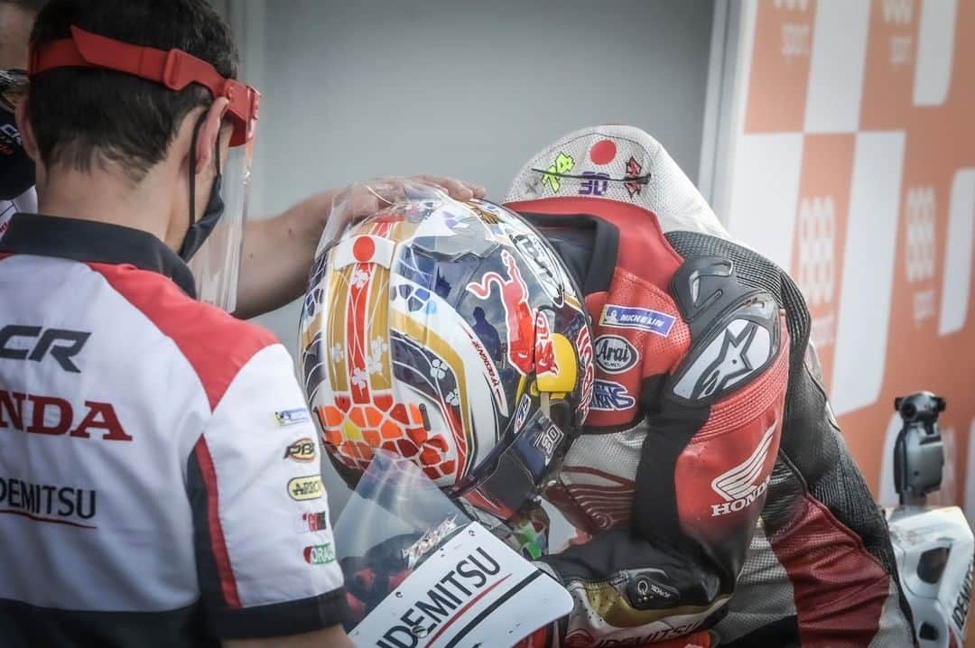 MotoGPさんのインスタグラム写真 - (MotoGPInstagram)「What an effort from @takanakagamii! 👏👏 The @lcr.team rider finished the #EuropeanGP 🇪🇺 as top independent equalling his best #MotoGP race result in P4! 💪 #TN30」11月9日 18時31分 - motogp