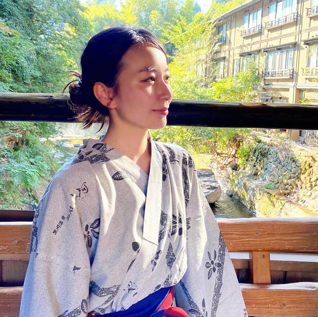 岩間恵のインスタグラム：「*  みんなGotoトラベル使った？or使う予定ありますか？ 寒くなってきたから温泉に行きたい😂♨️ おすすめの旅先あったら教えてください😌☀️  さてさてお知らせです！  11/12(木)19:00〜 ベースメントオンライン @basement_online さんの インスタライブにゲストとして出させて頂きます👗✨  お時間がある方は覗きに来てね😉💜」