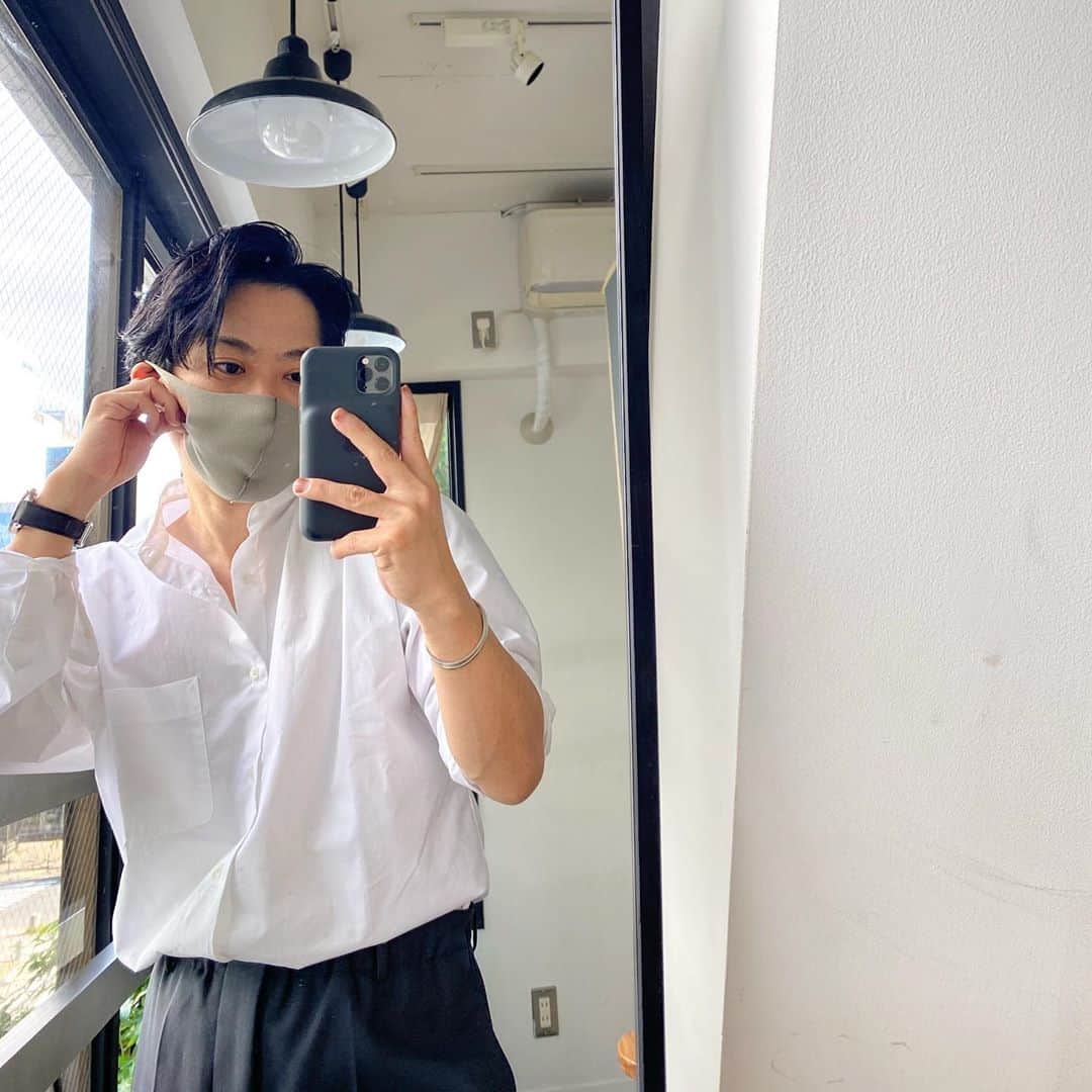 Ryosuke Sugayaのインスタグラム：「【思い込みの力】﻿ ﻿ 今日は思い込みの話﻿ ﻿ 飛行機を人類で最初に飛ばした﻿ ﻿ 「ライト兄弟」﻿ ﻿ 人類初の偉業として、今の飛行機の原型を作った人です。﻿ ﻿ でも、どれだけ最先端の研究をしても﻿ ﻿ 【この物体は空を飛ぶことはできない】と﻿ ﻿ 結論づけられたそうです。﻿ ﻿ でも、実際ライト兄弟は空を飛びました﻿ ﻿ じゃあ、何故飛んだのか？﻿ ﻿ それは、本気で空を飛べると信じていたから﻿ ﻿ と言われています。﻿ ﻿ なんだそれ！？ってかんじですけど笑﻿ ﻿ 自分の心だけは自分だけしかコントロールできません。﻿ ﻿ 人にどうおもわれようが、﻿ ﻿ 人に何をいわれようが﻿ ﻿ 自分の心を思い込むのは自分だけなんです﻿ ﻿ まずは自分を認め、受け入れる﻿ ﻿ そして、信じて、思い込む。﻿ ﻿ みんなそれぞれ充分素晴らしいからね﻿ ﻿  #急にどうした？ #静岡わすれものして、また明日も静岡」