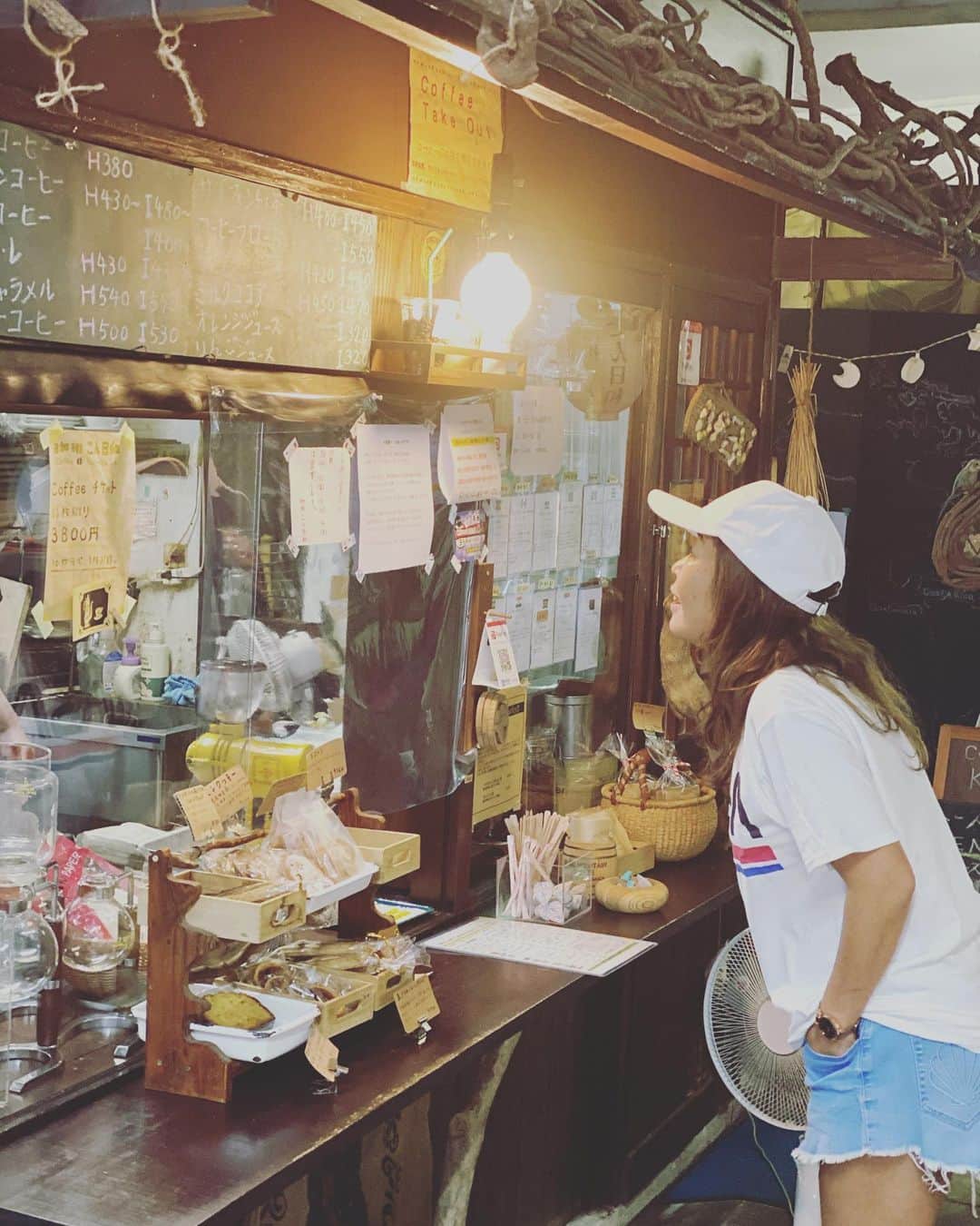 三谷晶子のインスタグラム：「なぜかのNASA Tシャツで、永田橋市場の珈琲こん日和に。 加計呂麻島ではなかなか買えないお菓子をたくさん購入。 市場の中の落ち着く実家みたいで、ゆっくり過ごせる素敵なお店です☕️  For some reason, with a NASA T-shirt, it's a good day for coffee at Nagatabashi Market.  I bought a lot of sweets that I couldn't buy easily at Kakeromajima.  It's a nice shop where you can spend a relaxing time like a calm parents' house in the market ☕️  Photo spot by  @coffee.konnichiwa   Photo by @milkyway.aa   #奄美大島  #amami #永田橋市場 #珈琲こん日和  #coffeekonnichiwa  #coffee  #cafe #islandlife #islandgirls #japan  #japanesegirl  #japancafe  #sweets  #japan_of_insta  #japan_photo  #japanphoto  #japanesegirls  #japanphotos」