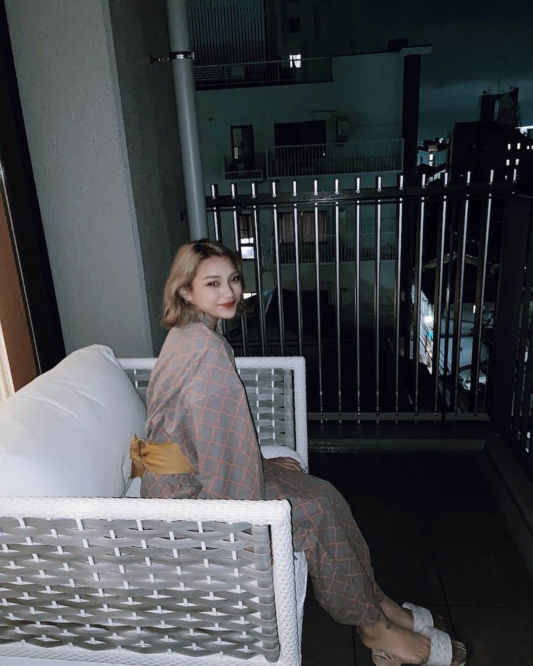 えまぽち(穂波エマ)のインスタグラム：「この前泊まった京都のホテル🏨 1番いい部屋に同じ事務所のことお泊りした！！ めっちゃ広くて綺麗で京都感あってまじでよかった🥰🥰  #MYKHOUSE#ホテルに泊まろう」