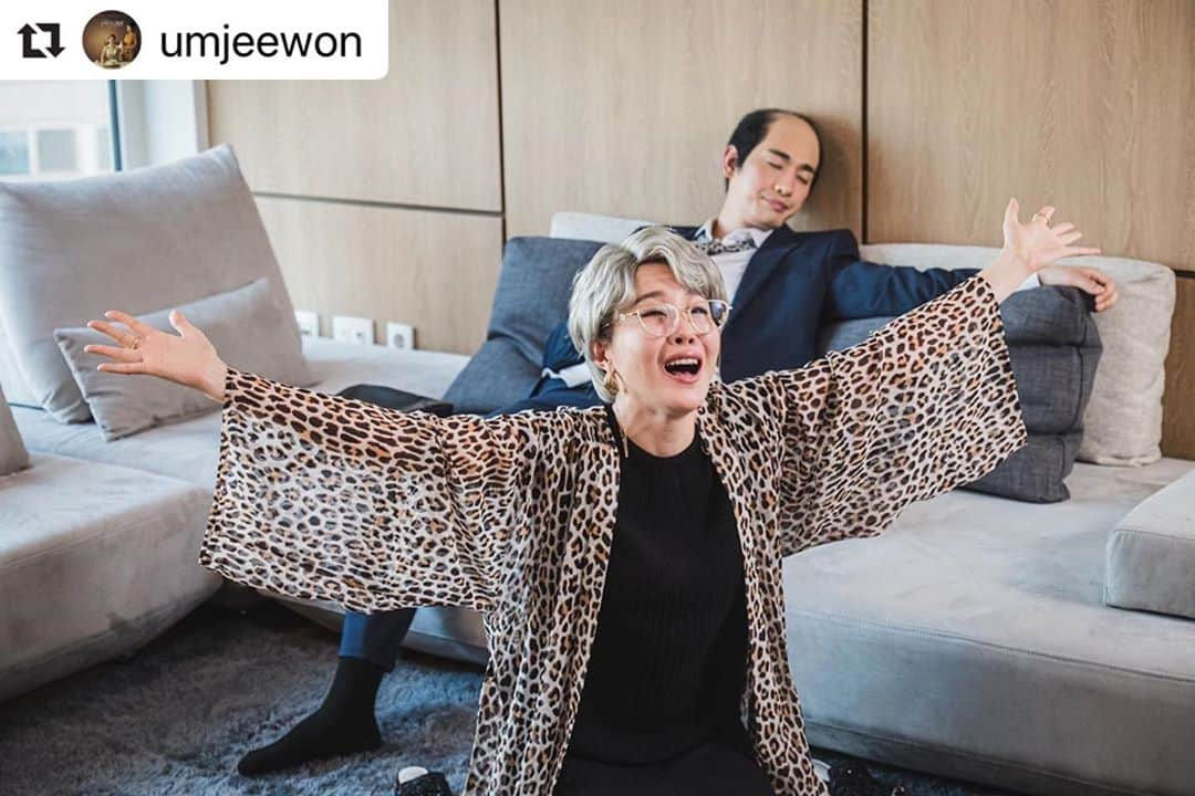 ユン・バクさんのインスタグラム写真 - (ユン・バクInstagram)「#Repost @umjeewon with @make_repost ・・・ 박아 미안해.  멋진 사진 찾아줄게~   딱풀이는 니가 한다고 했다~~ 알..쥐..🤣 #오현진 #김도윤  - 그녀는 아군인가 적군인가..」11月10日 0時24分 - yoon.bak