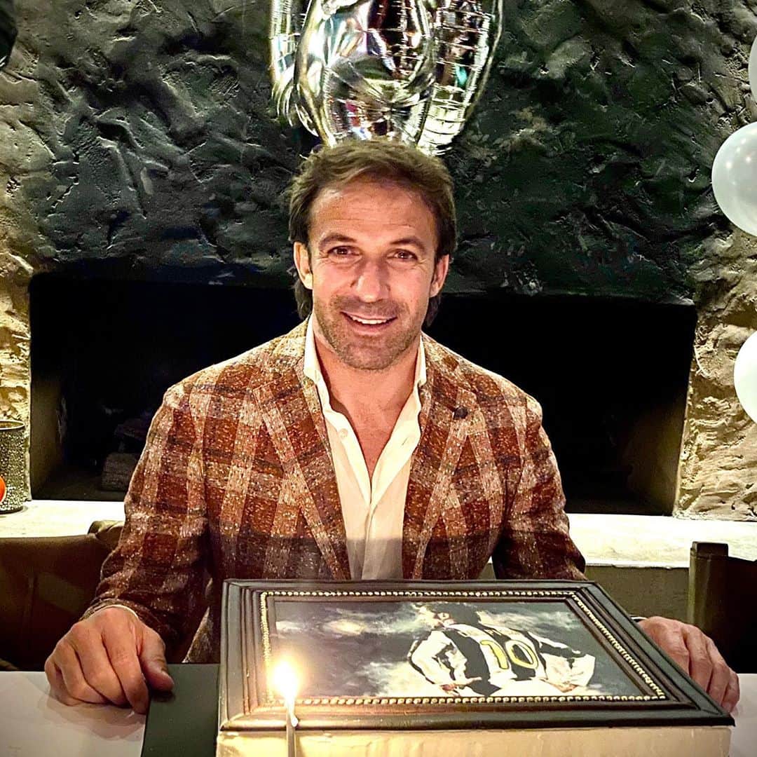 アレッサンドロ・デル・ピエロのインスタグラム：「#buoncompleanno 🥳 #happybirthday #46 #hbd #adp10  @n10losangeles」