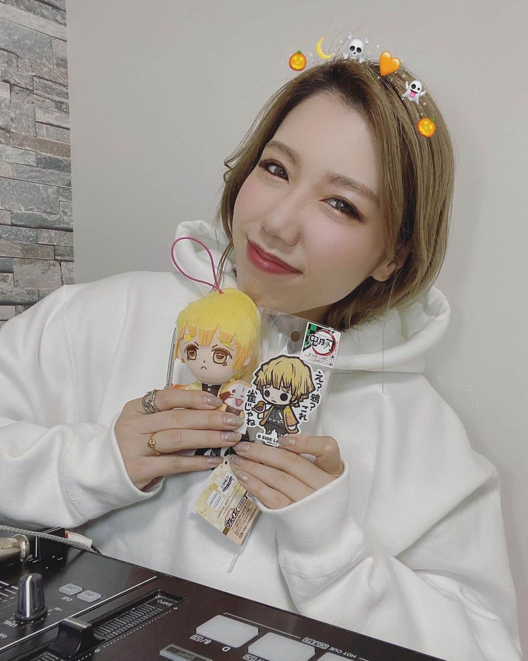 DJ CHI☆MEROのインスタグラム：「🐥 . 無限列車編3回も観に行ってしまった… え？鴉？これ雀じゃねって可愛すぎん🥺💖？ . . . #鬼滅の刃#アニメ#無限列車編#我妻善逸  #尊い#推し#可愛い#好き#ハッシュタグメンヘラ」