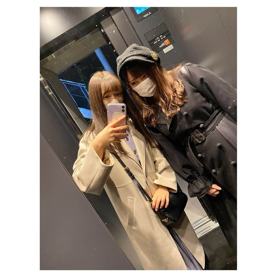 竹内彩姫さんのインスタグラム写真 - (竹内彩姫Instagram)「． ． ずっと行きたかった #3kcafe に愛理と行ってきました♥  気になっていた #黒のバスクチーズケーキ が 甘くて美味しかったです‪‪☺︎‬ （愛理のは #白のバスクチーズケーキ♡）  #3k #Cafe #栄カフェ #バスクチーズケーキ  #ほうじ茶ラテ #ココア #カフェ巡り」11月9日 19時03分 - takeuchisaki_1124