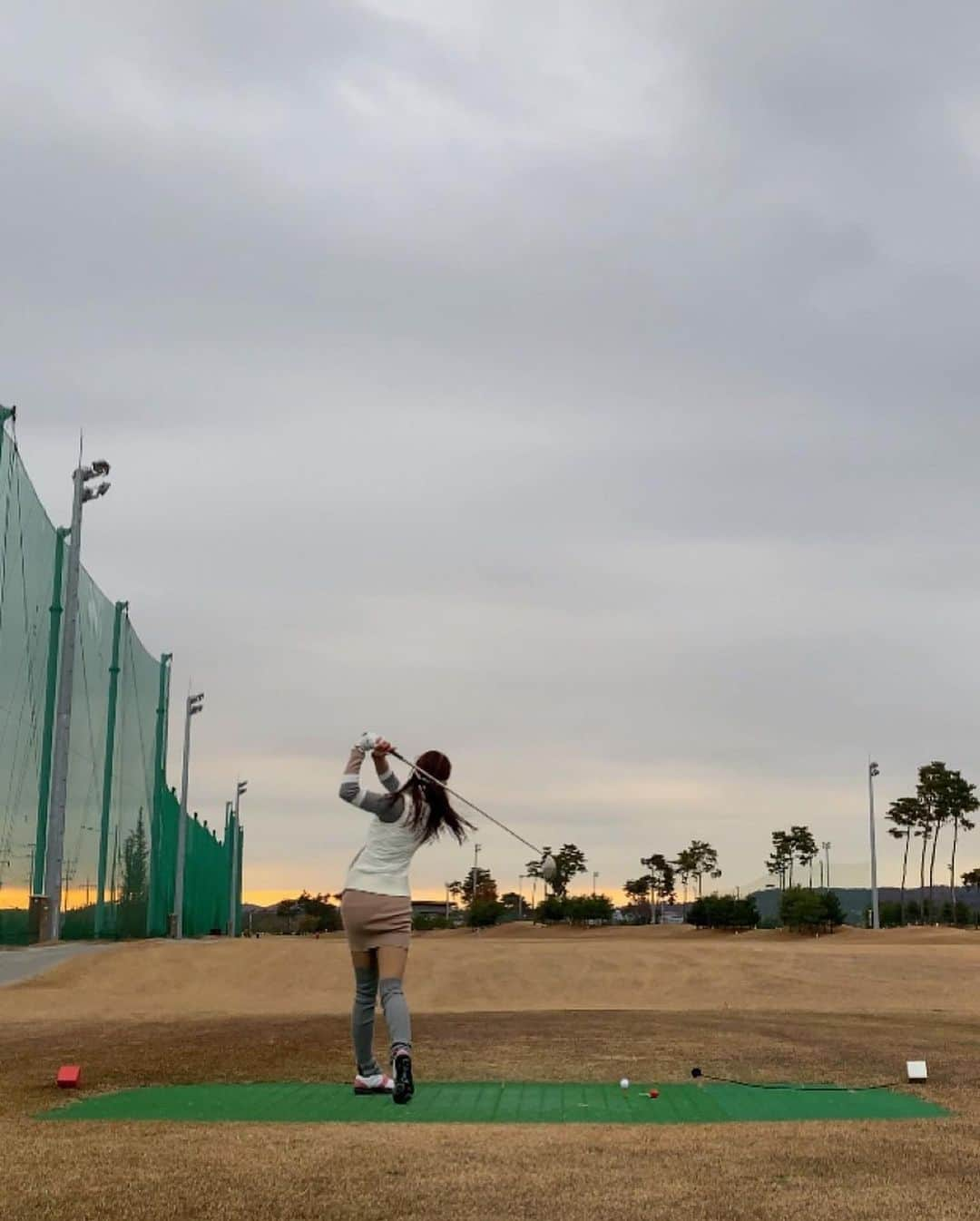 ピパ さんのインスタグラム写真 - (ピパ Instagram)「⛳️골린이의 일기 오늘 날씨가 맑았다 추웠다 내 맘도 기뻤다 슬펐다 하지만 막홀에선 빵끗 웃음 항상 집에 갈라하면 잘되더라🤷🏻‍♀️ 첫홀부터 그러면 얼마나 좋아?」11月9日 19時08分 - bipa.diva