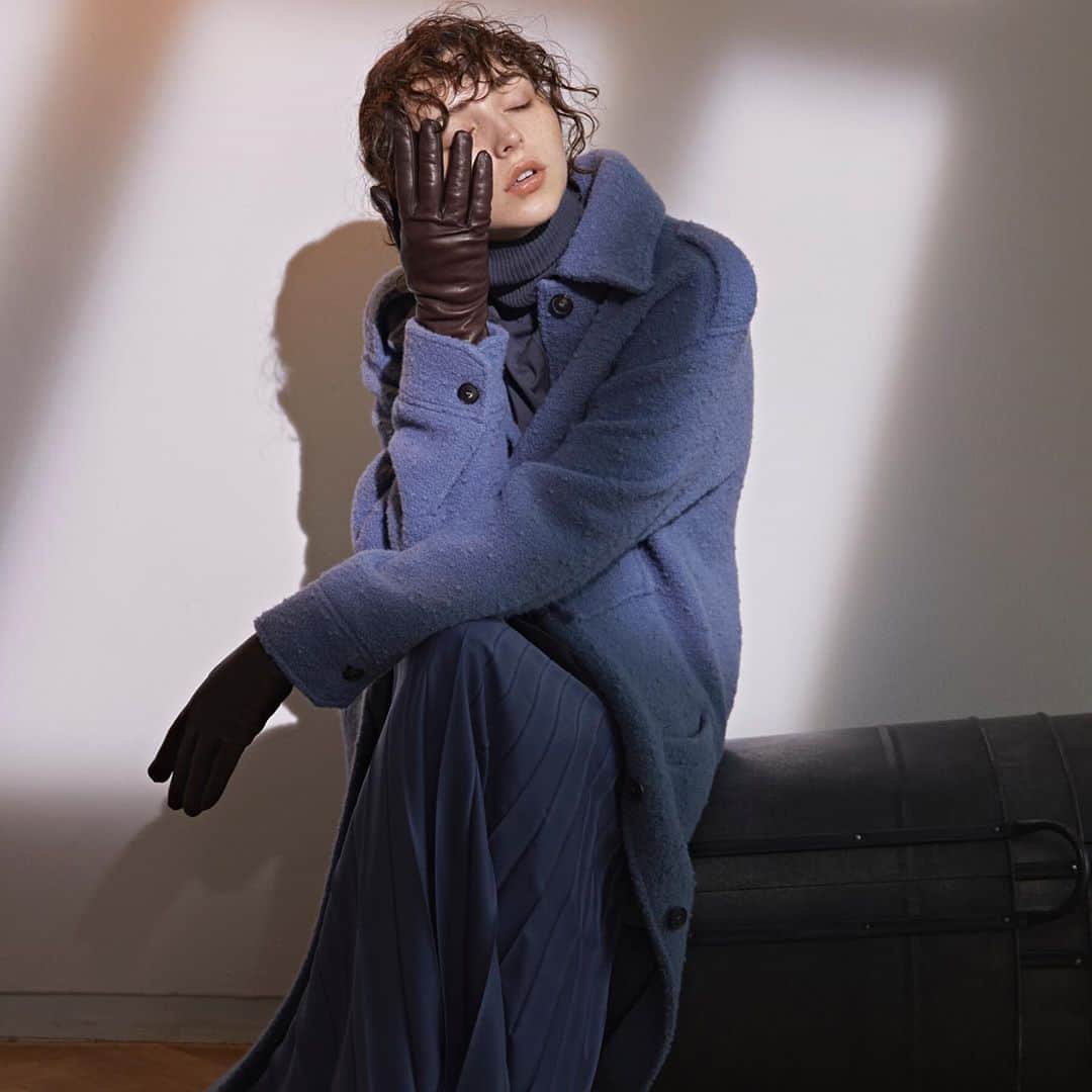 エリオポールのインスタグラム：「. HAVE A LOVELY DAY 10.23.-11.26.  . COAT [TELA]  70,000yen+tax KNIT [HÉLIOPÔLE]16,000yen+tax SKIRT [HÉLIOPÔLE]  19,000yen+tax GLOVES [ALPO]  18,000yen+tax TIGHTS [BLEU FORET]  3,600yen+tax BOOTS [FABIO RUSCONI]  34,000yen+tax . . . #HELIOPOLE #エリオポール #HAVEALOVELYDAY #2020aw #autumnwinter #selectshop #fashion #CPOJACKET #style #Utility #british #britishstyle」