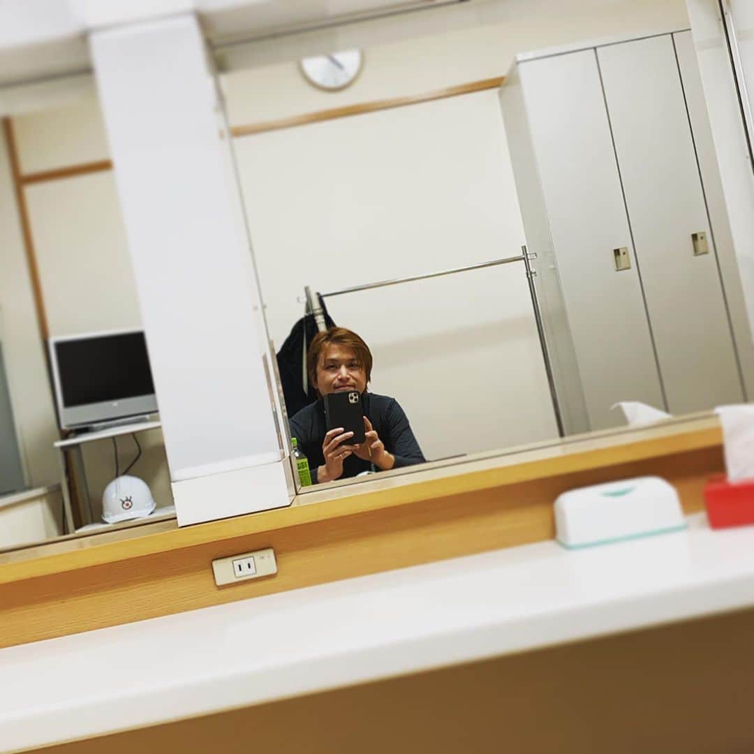 ただすけのインスタグラム：「何の現場とは言えませんが、とあるテレビ局でお弁当食べてます🍱 お疲れ様でした〜。」