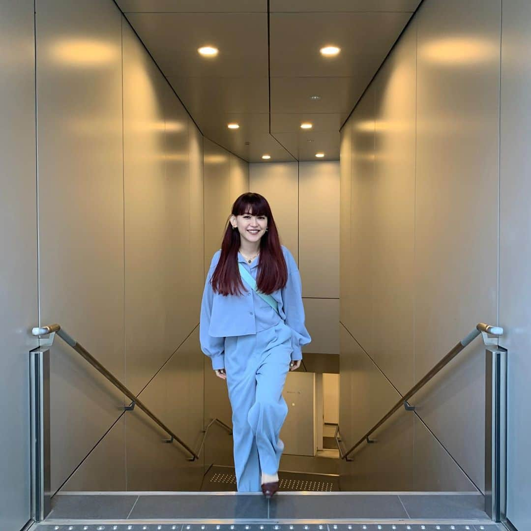 菅沼ゆり（ゆりっぱ）さんのインスタグラム写真 - (菅沼ゆり（ゆりっぱ）Instagram)「動画で撮れやーーいっ🦆ていう画像の枚数。 NYLONコラボ服セットアップの、 153cmコーデです。 サンプルでトップスとボトムの色が若干違うのですがボトムのカラーが正解なカラーです！ (あんまり変わらないんだけどね！) . . Now me.by NYLON JAPANコラボ服 11/20〜 ZOZOTOWNにて 予約startですよん。 サラリと楽に着れるセットアップ。 是非チェックしてね✔︎」11月9日 19時18分 - yurippa93