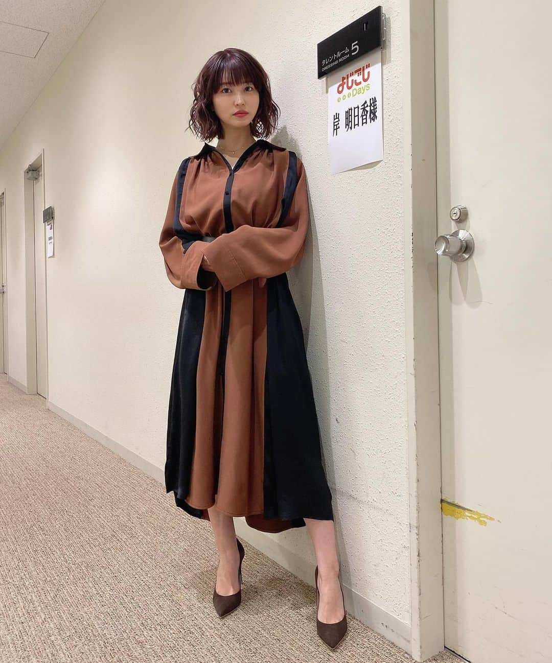 岸明日香さんのインスタグラム写真 - (岸明日香Instagram)「よじごじ days👗全身ver メンズライクなのがしゅてき。  石塚さん、池谷アナと💕  この後21時からはツイスパTV✨  👗@drwcys_official  💍@joueteofficial」11月9日 19時23分 - aspoo02