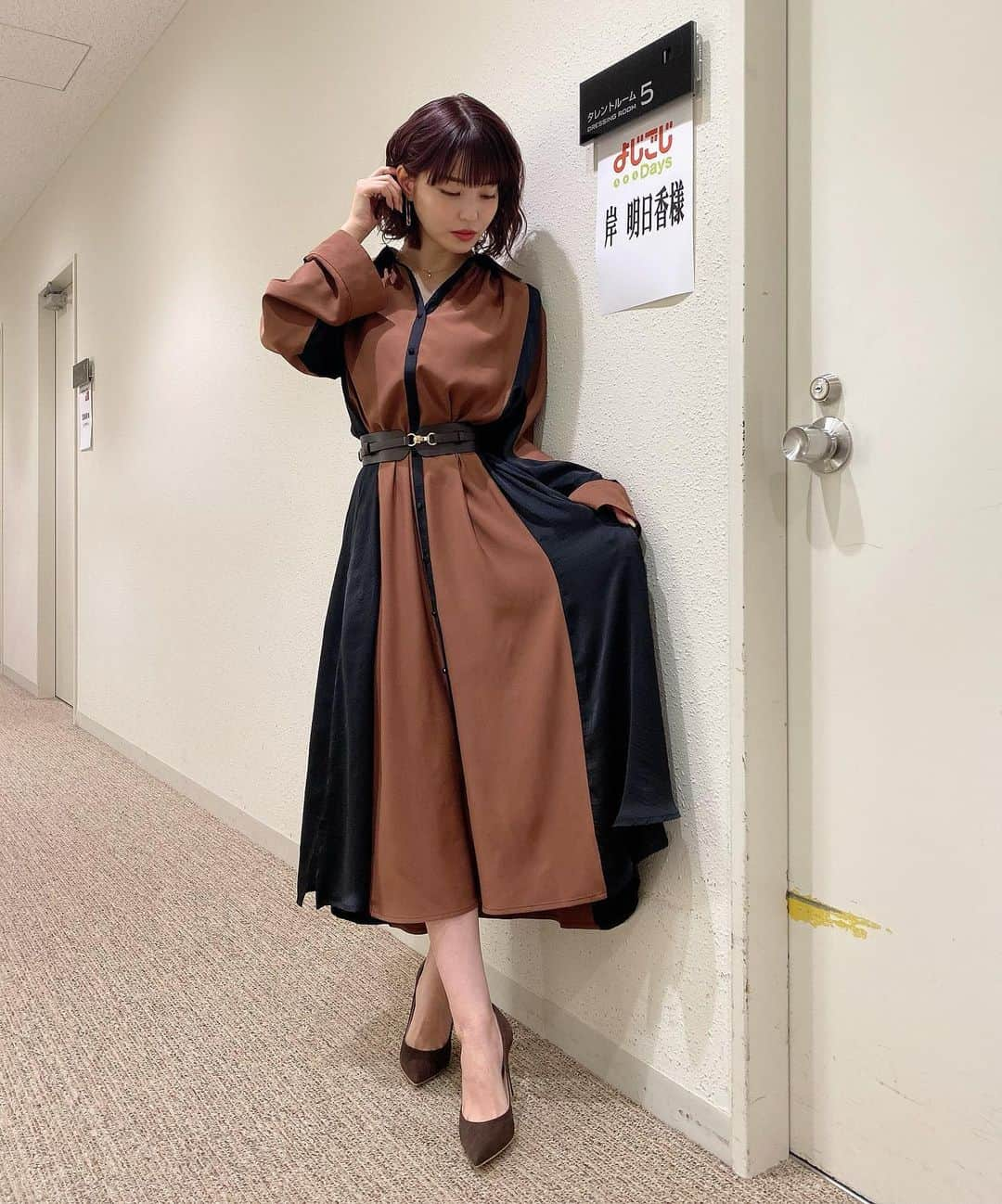 岸明日香さんのインスタグラム写真 - (岸明日香Instagram)「よじごじ days👗全身ver メンズライクなのがしゅてき。  石塚さん、池谷アナと💕  この後21時からはツイスパTV✨  👗@drwcys_official  💍@joueteofficial」11月9日 19時23分 - aspoo02