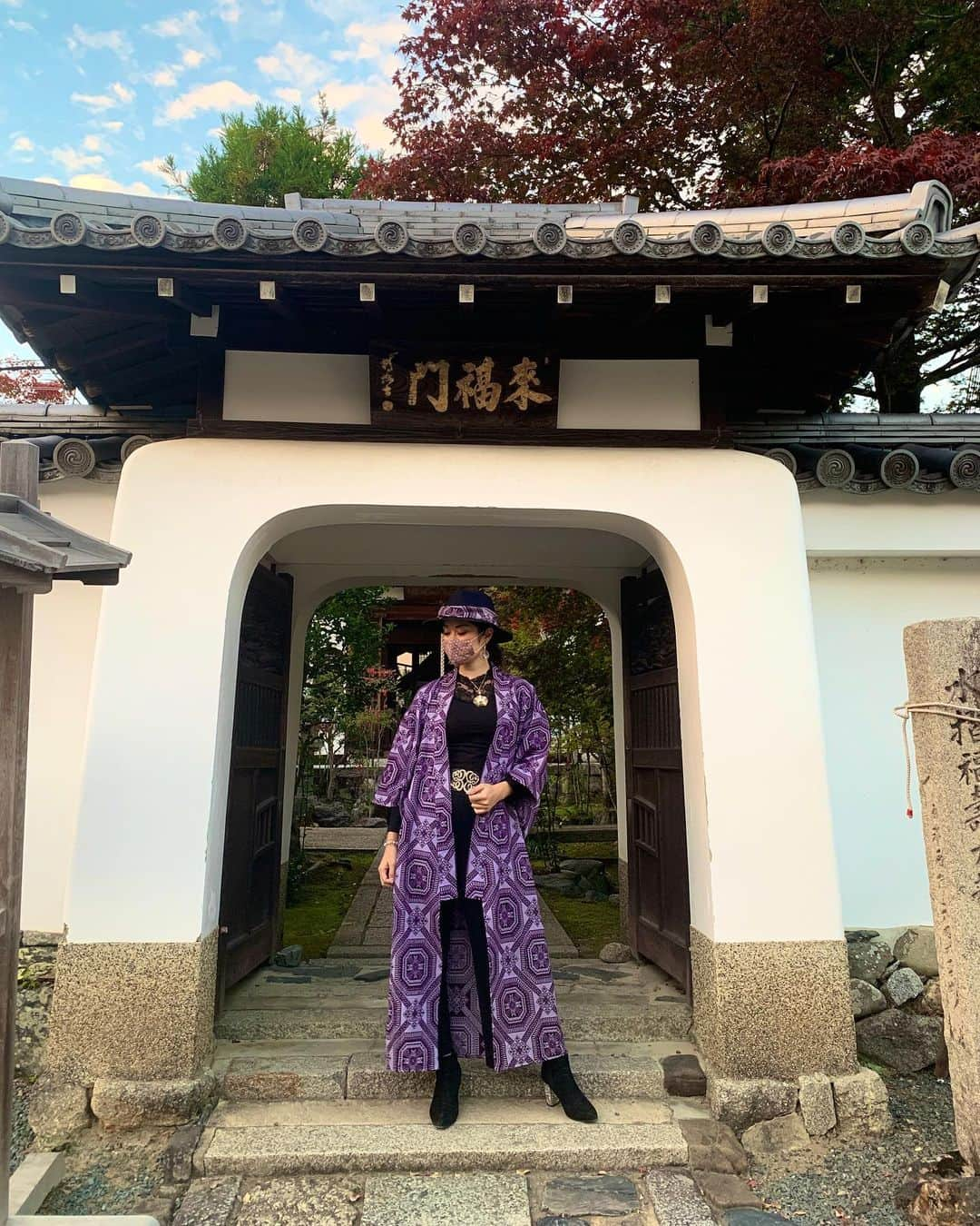 せいなさんのインスタグラム写真 - (せいなInstagram)「＊嵐山＊天龍寺 . . 閉門ギリギリで本堂に行けなかったので、 次は余裕もって紅葉ベストの時期に行きたいな🌼✨ . . 今年は、コロナの影響でライトアップ中止のところもたくさんあって悲しいけど、穴場スポットもたくさんありますよ✨ . . #嵐山 #阪急嵐山 #嵐電 #キモノフォレスト #友禅ポール #ライト #ライトアップ #京都 #そうだ京都へ行こう #京都好き #和 #日本文化  #リメイクキモノ #キモノリメイク #japan #arashiyama #kimono #kyoto #gotokyoto #kimonoforest #light #remake kimono #fashion」11月9日 19時23分 - seina_k0403